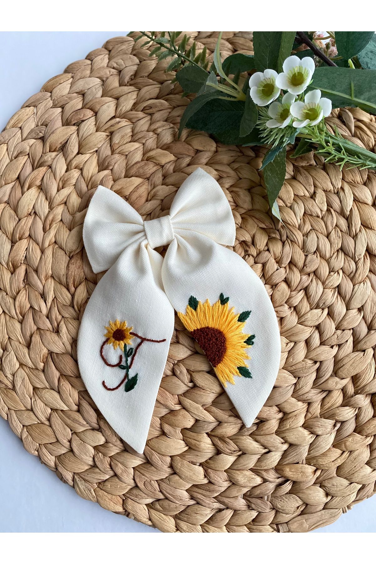 Colorfullkidss Kişiye Özel Kadın El Yapımı Günebakan Nakışlı Harfli Fiyonk Toka