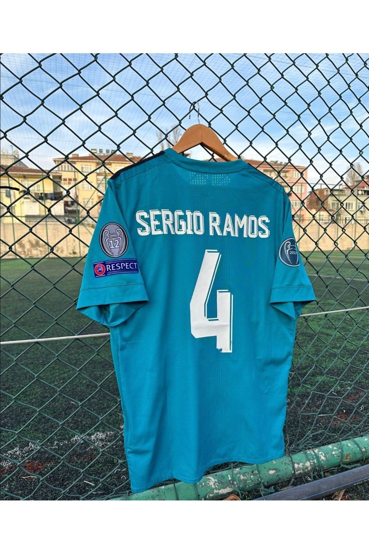 feriköy R.e.a.l M.a.d.r.i.d 2017/18 Sezonu Sergio Ramos Turkuaz Formasıı.