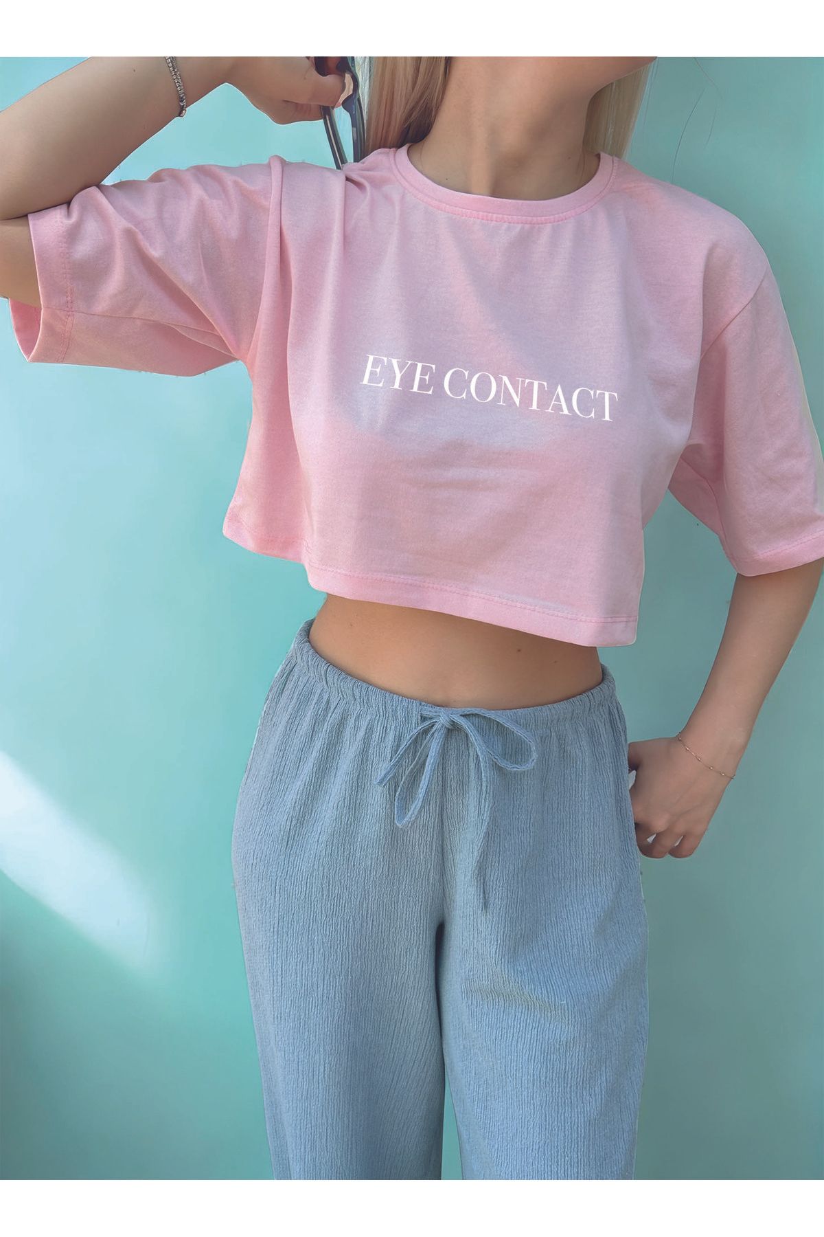 ClubSpaceAstro Kadın Oversize Crop Tişört – EYE CONTACT Baskılı |Terletmeyen Kumaş | Cesur ve Etkileyici Stil