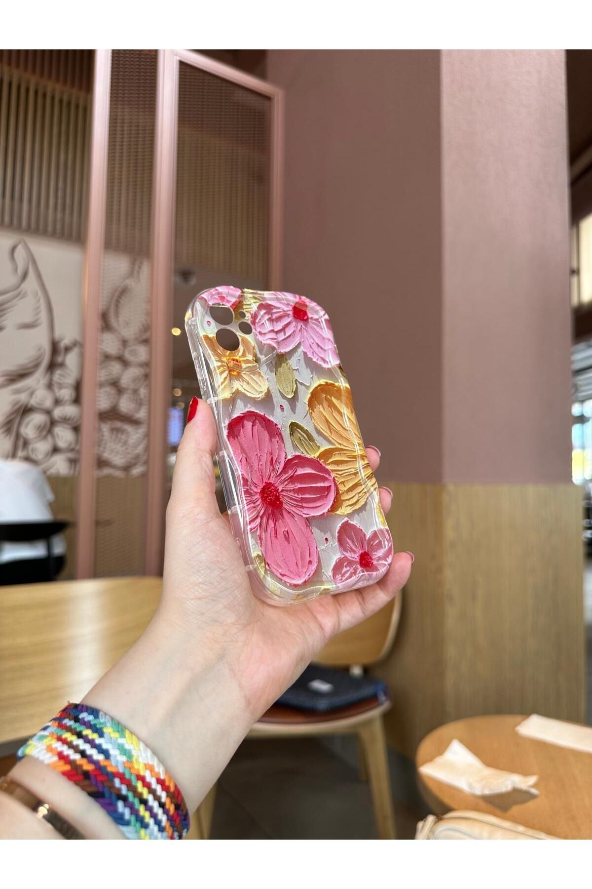 Serena Company iPhone 11 Çiçekli Kıvrırmlı Desenli Sert Telefon Kılıfı