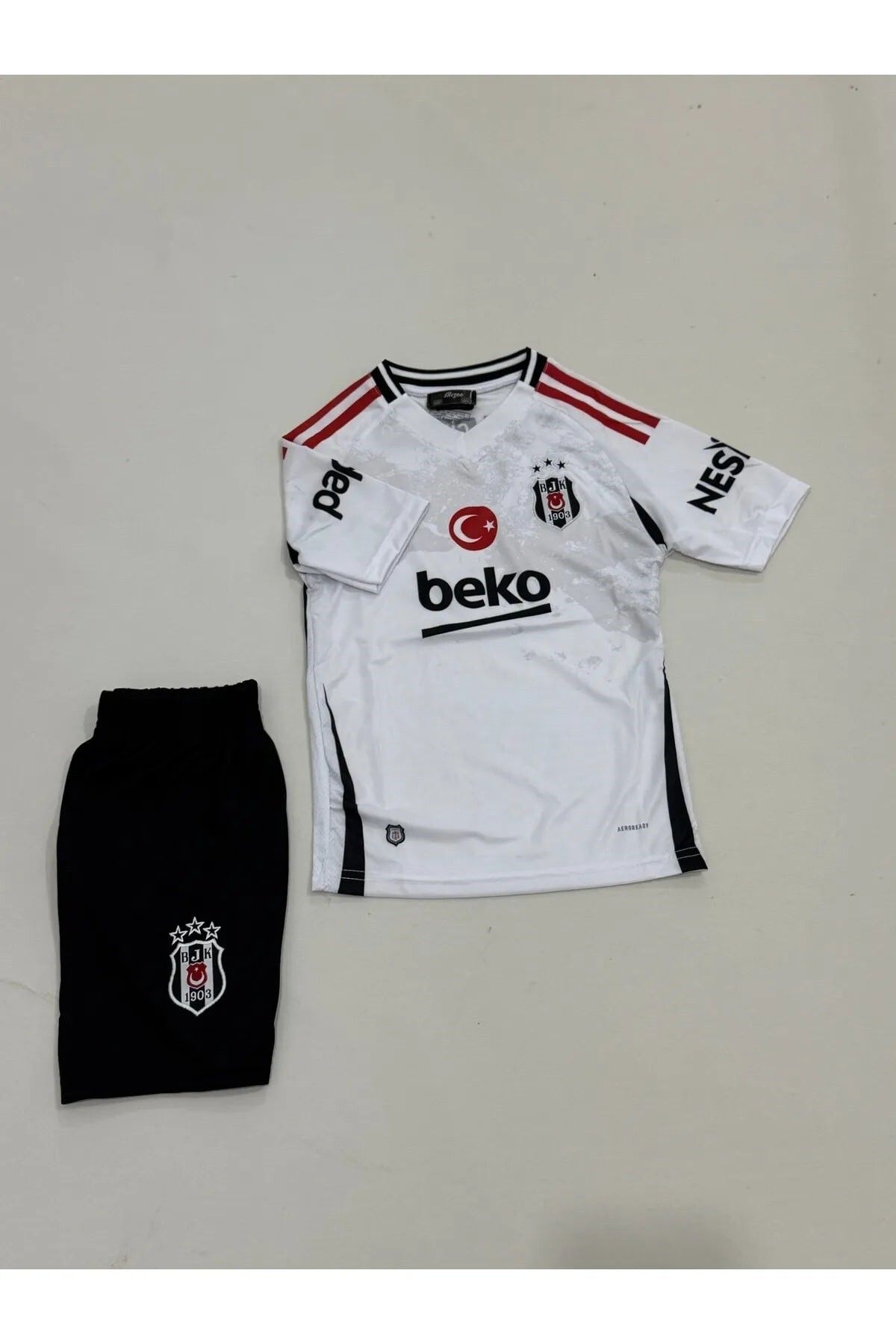 yenteks Beşikktaşş. Kırmızı.Şerit. Harita Desen 24/25 Sezon Çocuk Forması 4 parça