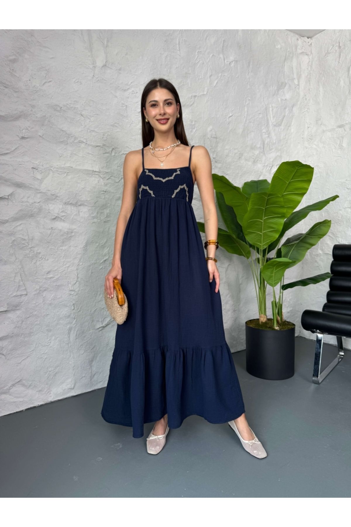 Elif Özbey Butik Lacivert Gipe Nakış Detaylı Müslin Elbise