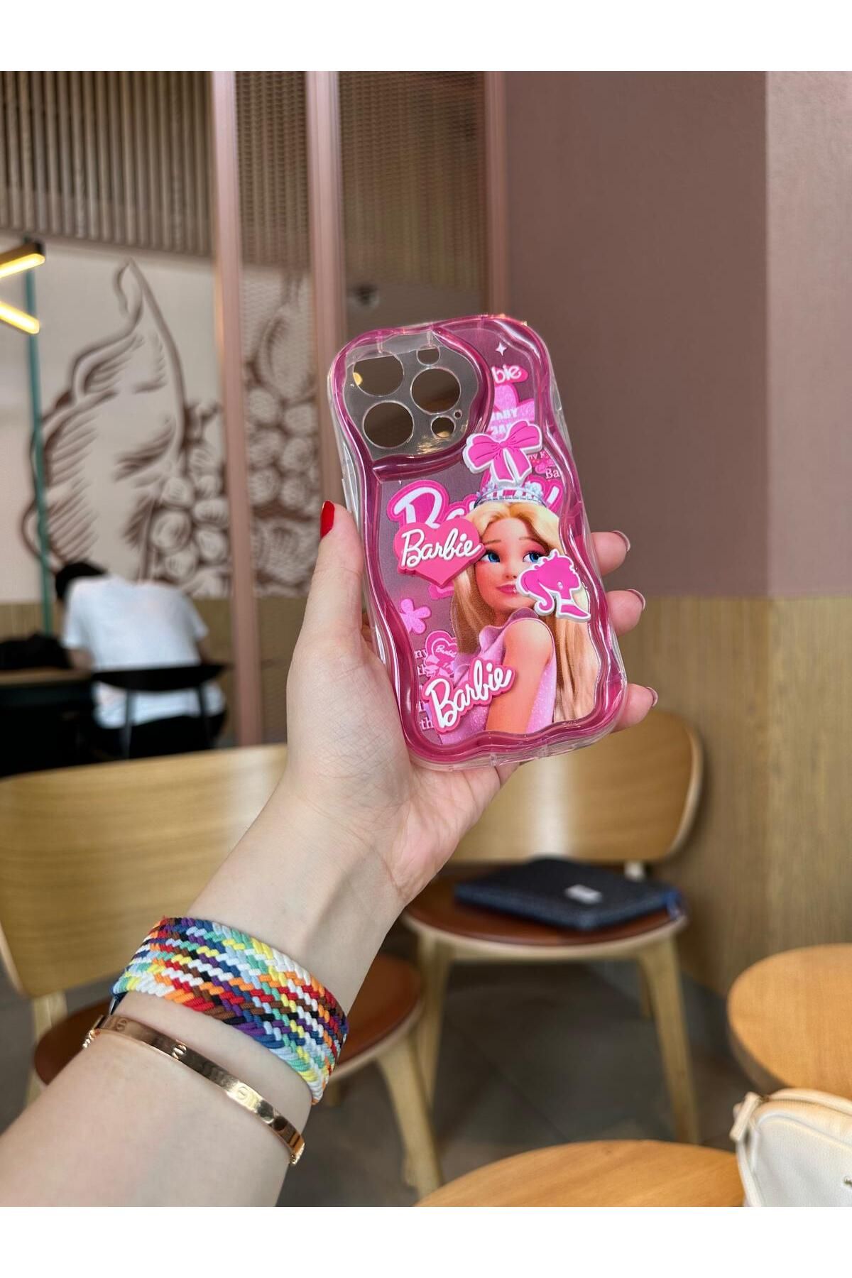 Serena Company iPhone 11 Uyumlu Pembe Kabartmalı Figürlü Karakterli Telefon Kılıfı