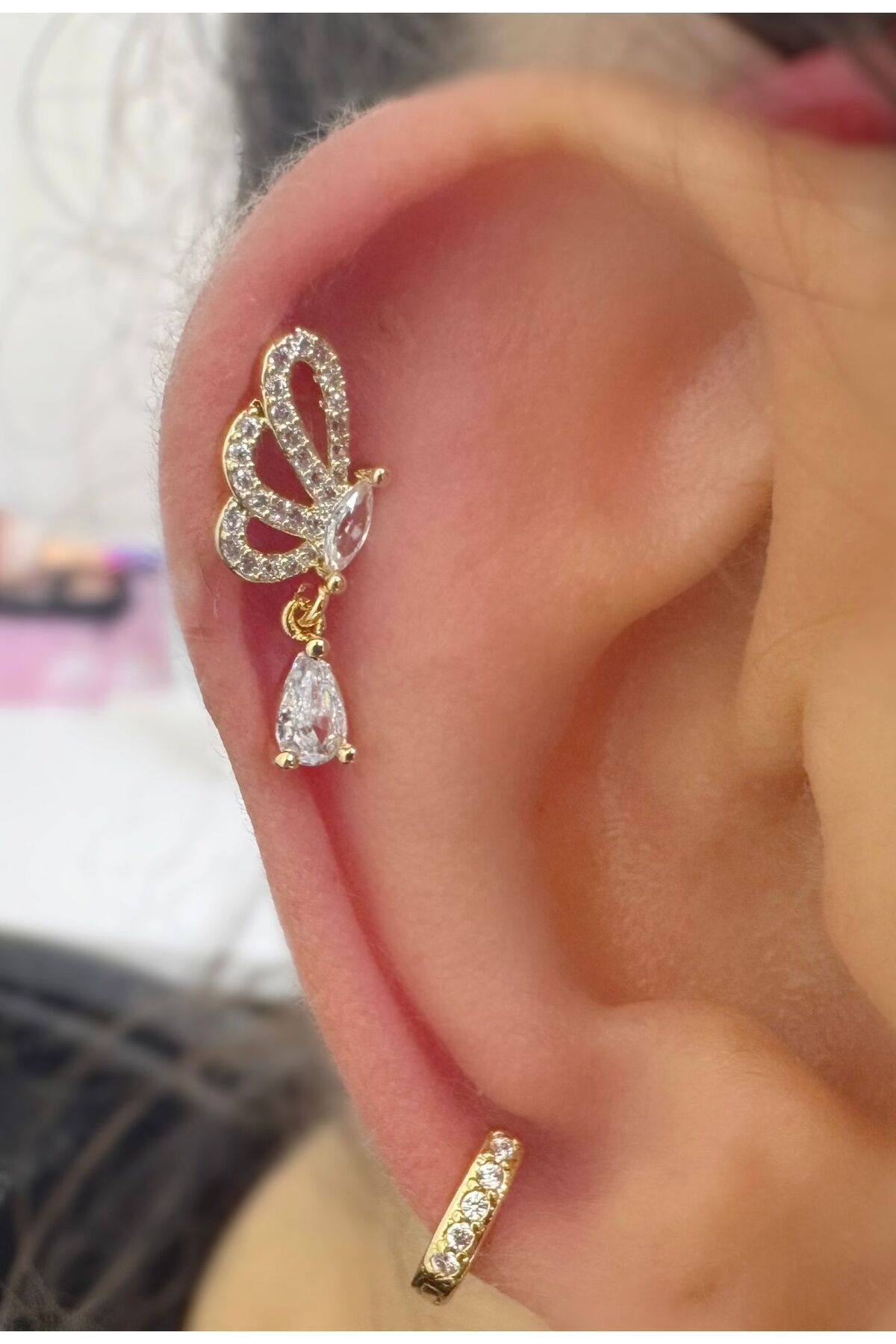 Arescollection 1 adet zirkon taşlı damla sallantılı sağ kulak uyumlu tragus kıkırdak helix lobe piercing küpe