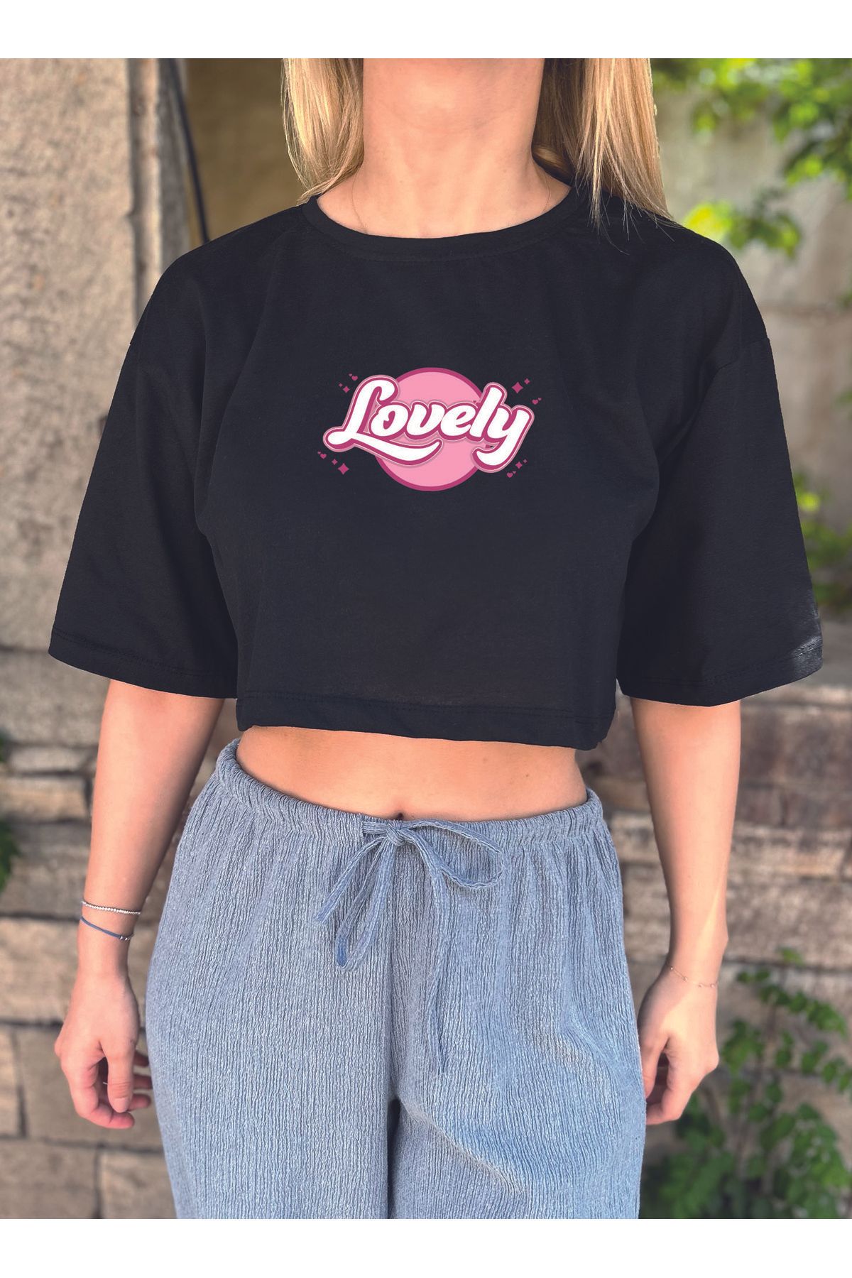 ClubSpaceAstro Kadın Oversize Crop Tişört – LOVELY Baskılı Terletmeyen Kumaş | Yumuşak ve Etkileyici Stil