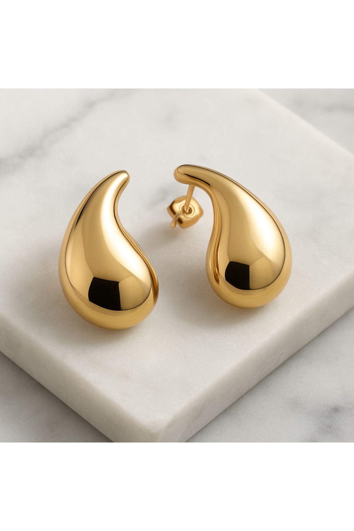 Mareluxe Altın Renk Gözyaşı Damlası Model Çelik Küpe – Şık, Modern, Göz Alıcı Trend Küpe