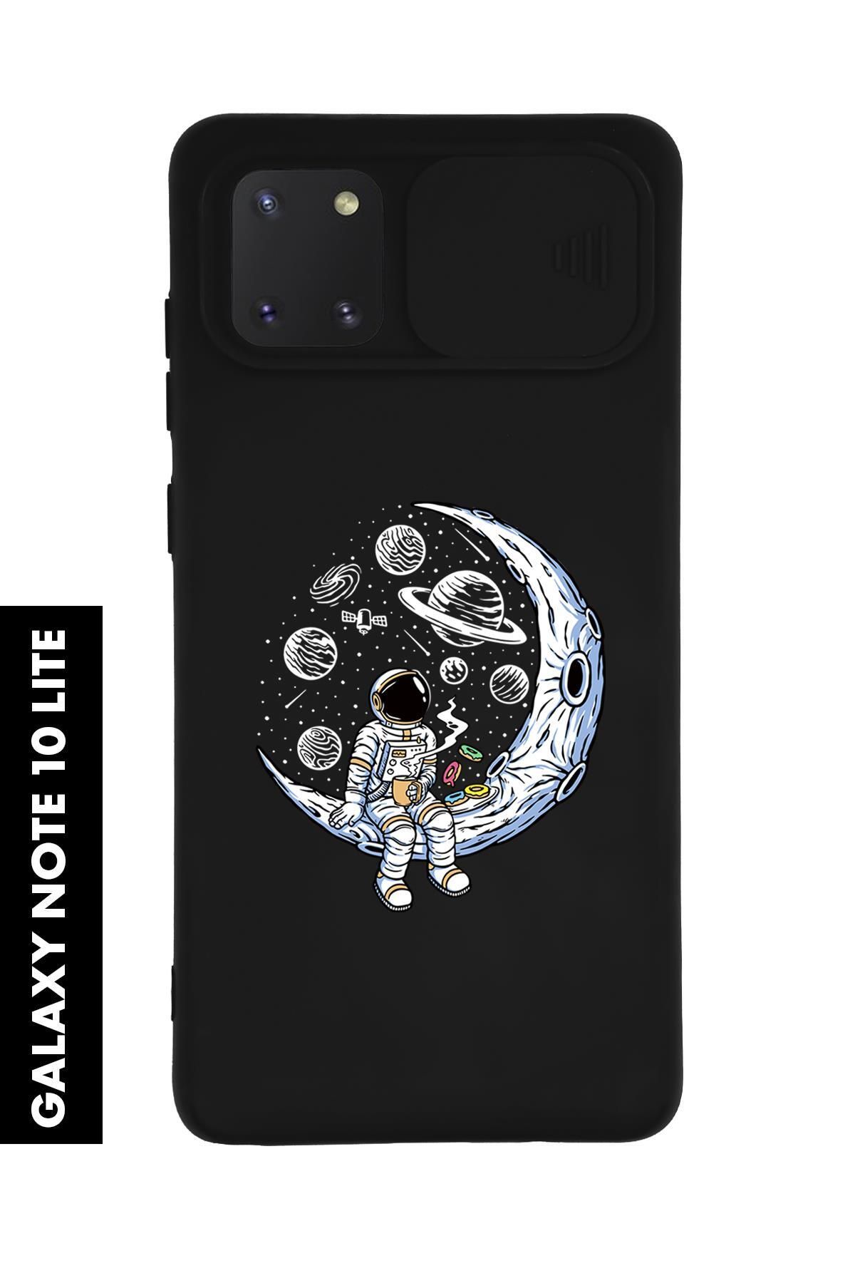 mooodcase Samsung Note 10 Lite Uyumlu Keyifli Astronot Desenli Slider Kamera Korumalı Telefon Kılıfı