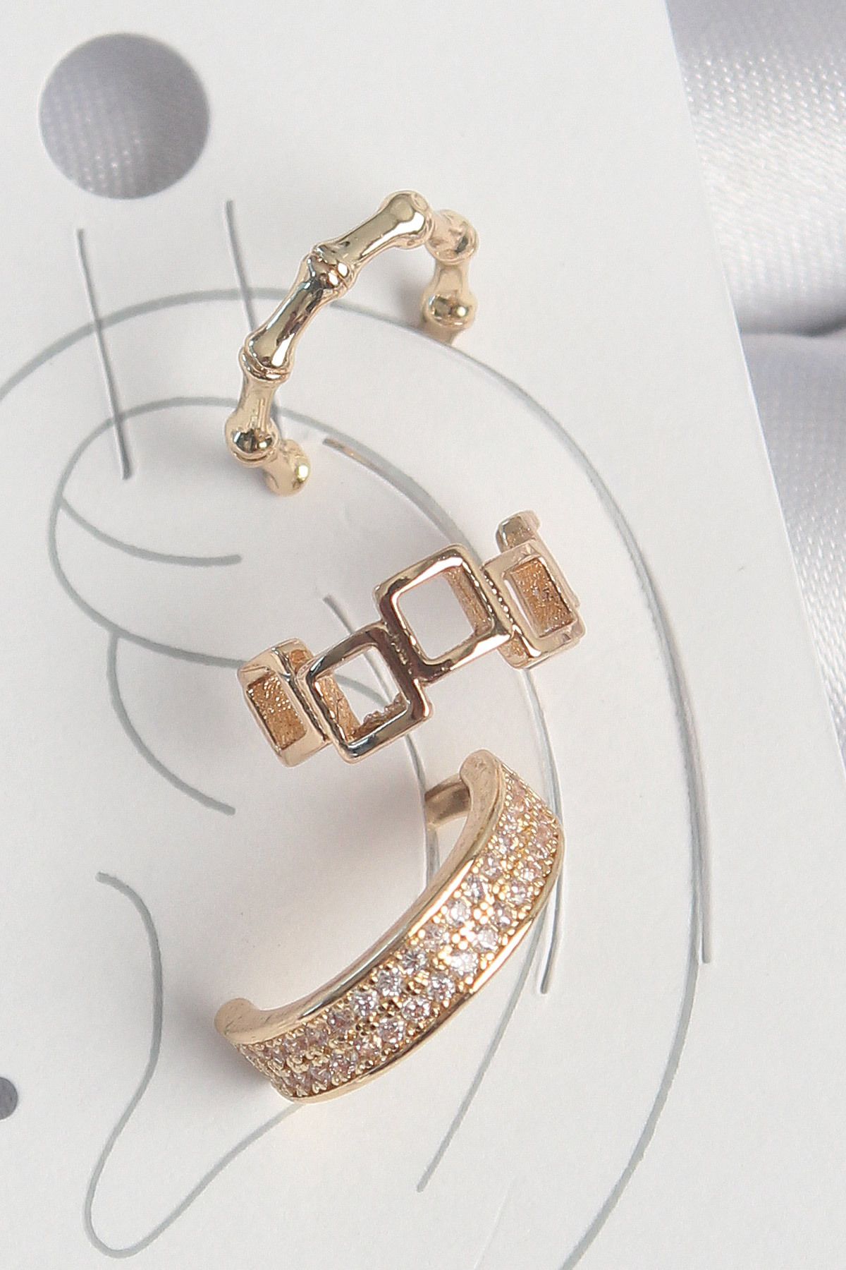 Tekno Yuva Pirinç Gold Renk Kare Model Zirkon Taşlı 3 Lü Model Kadın Kıkırdak Küpe