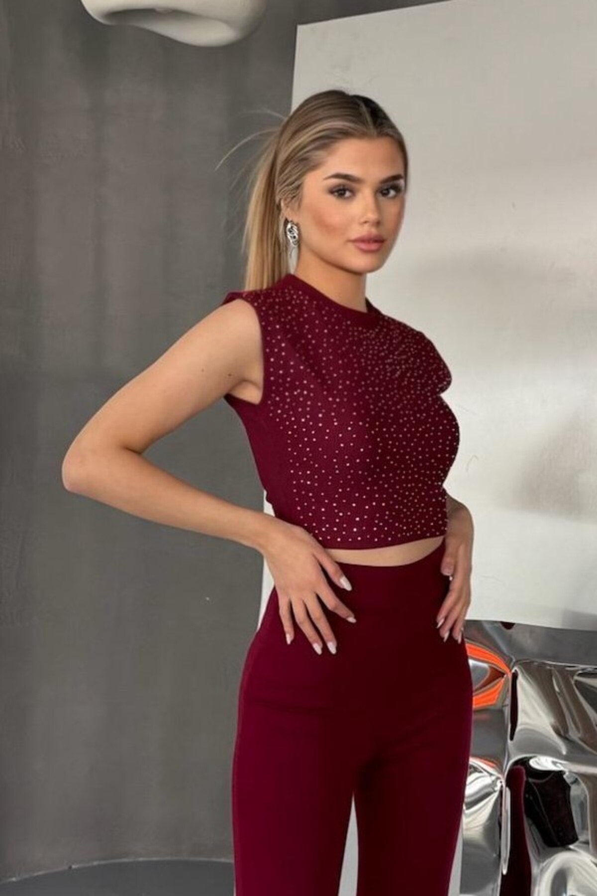 Yazlık Bisiklet Yaka Full Serpme Taş Detay Bordo Crop Bluz