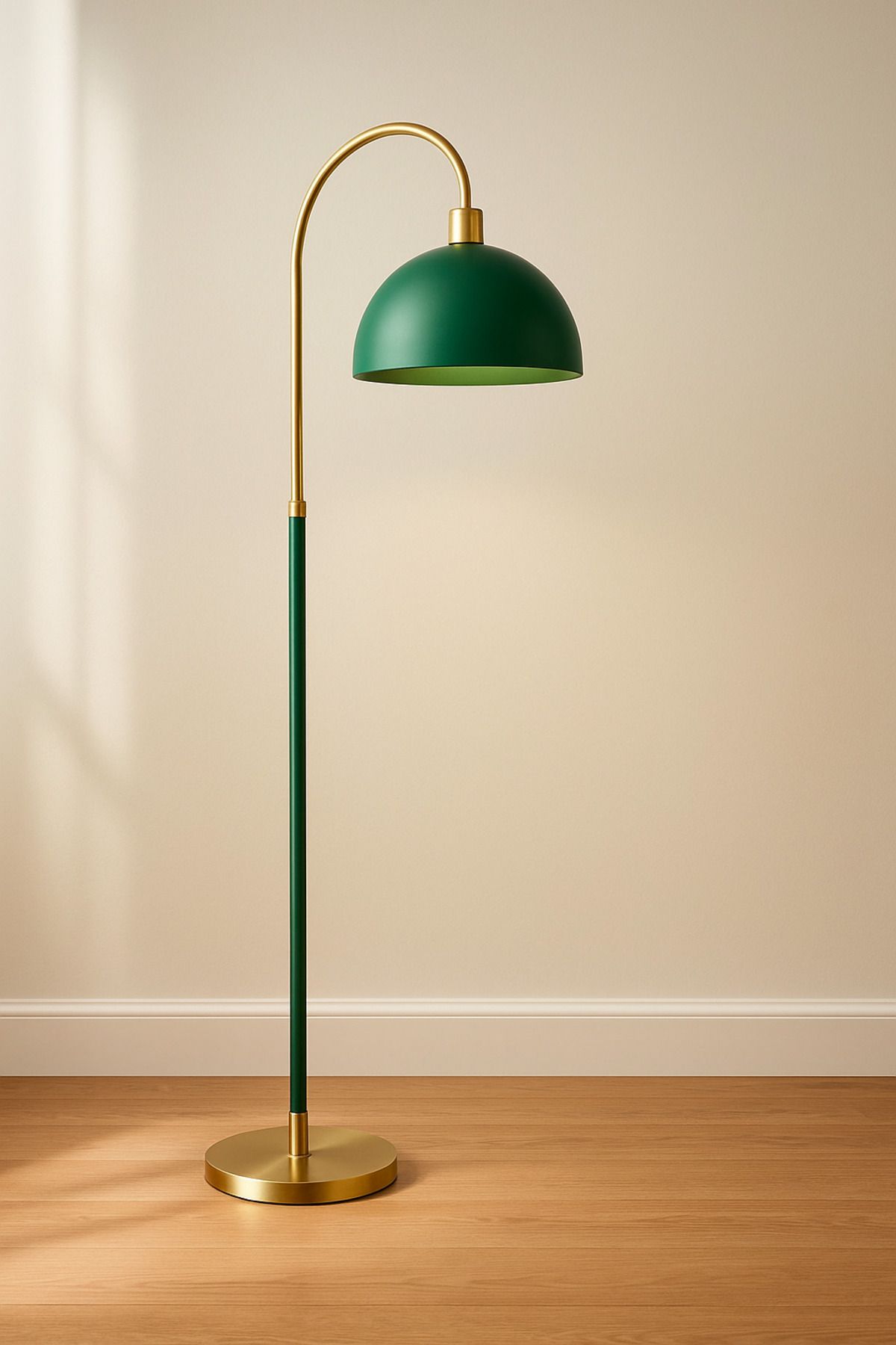Vinner LuxArc Modern Kavisli Metal Lambader – Dekoratif Şık Aydınlatma