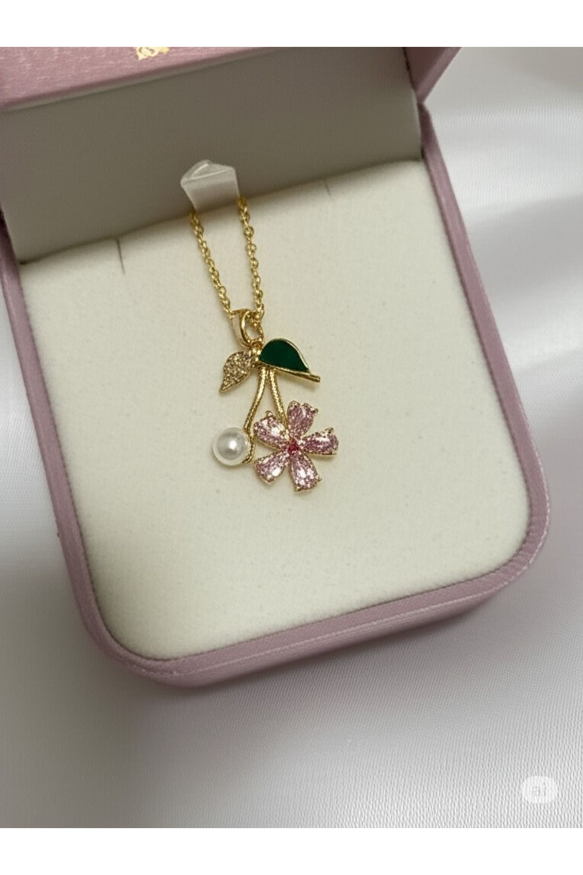 KANERUZ Zirkon Taşlı Beyaz İncili Pembe Çiçek Kolye