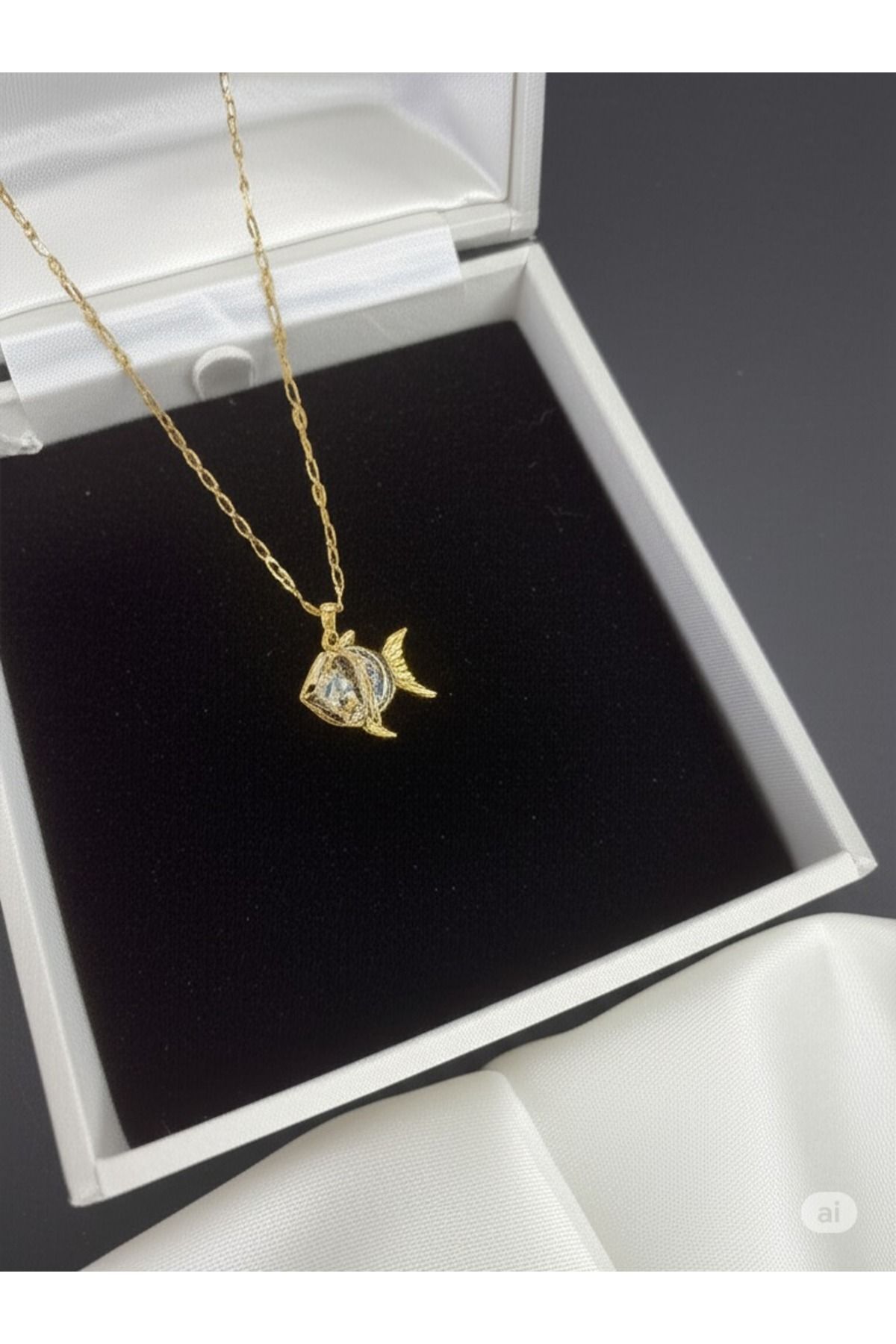KANERUZ Zirkon Taşlı Gold Renk Balık Kolye