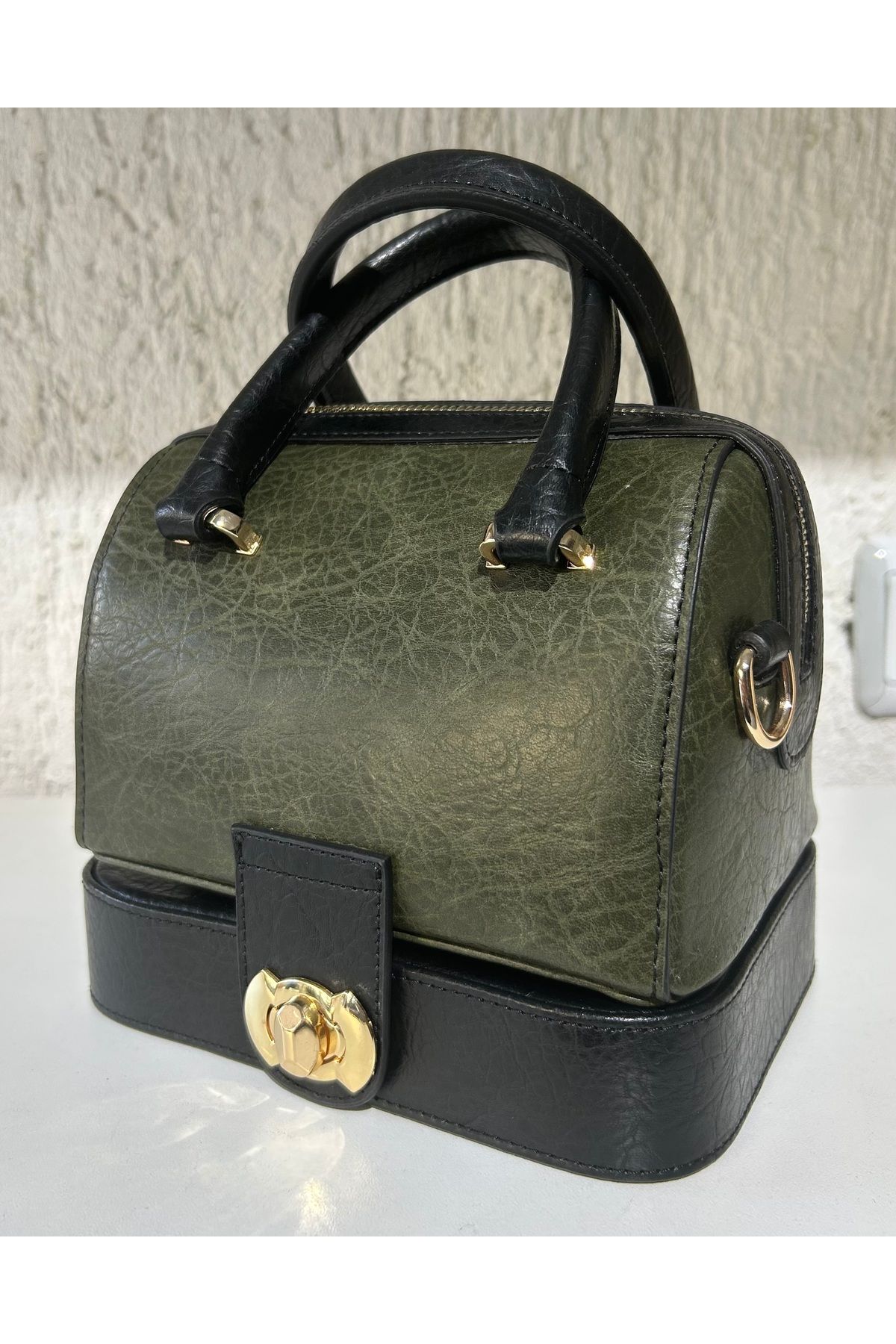 Oxxi Handbags Çok Fonksiyonlu Makyaj ve Günlük El Çantası – Yeşil & Siyah Deri Görünümlü Şıklık