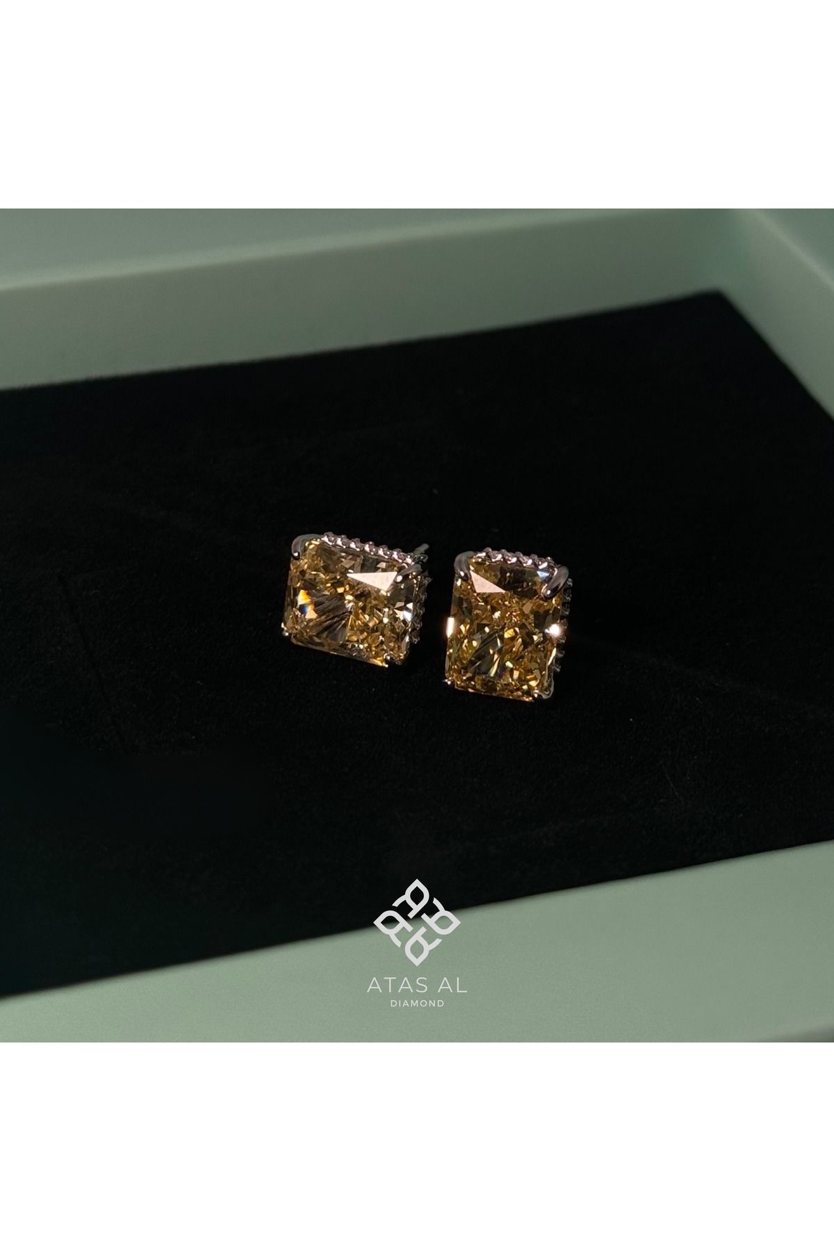 Atas Al Diamond Sarı Elmas Kesim Taş İşlemeli 925 ayar Gümüş Küpe