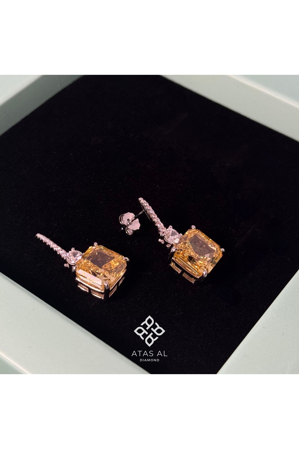 Atas Al Diamond Sarı Elmas Kesim Taş İşlemeli 925 ayar Gümüş Sallantılı Küpe