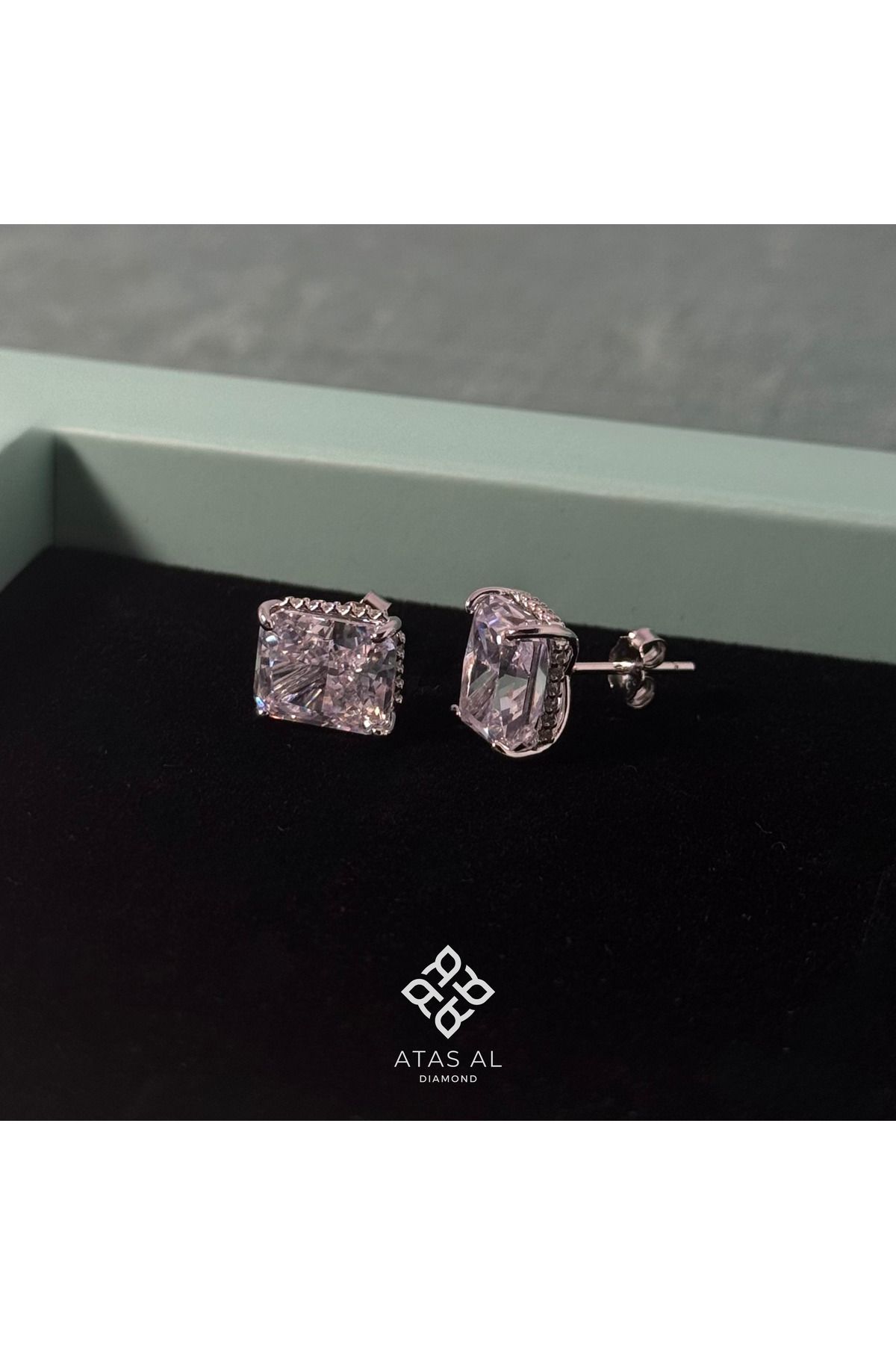 Atas Al Diamond Beyaz Elmas Kesim Taş İşlemeli 925 ayar Gümüş Küpe