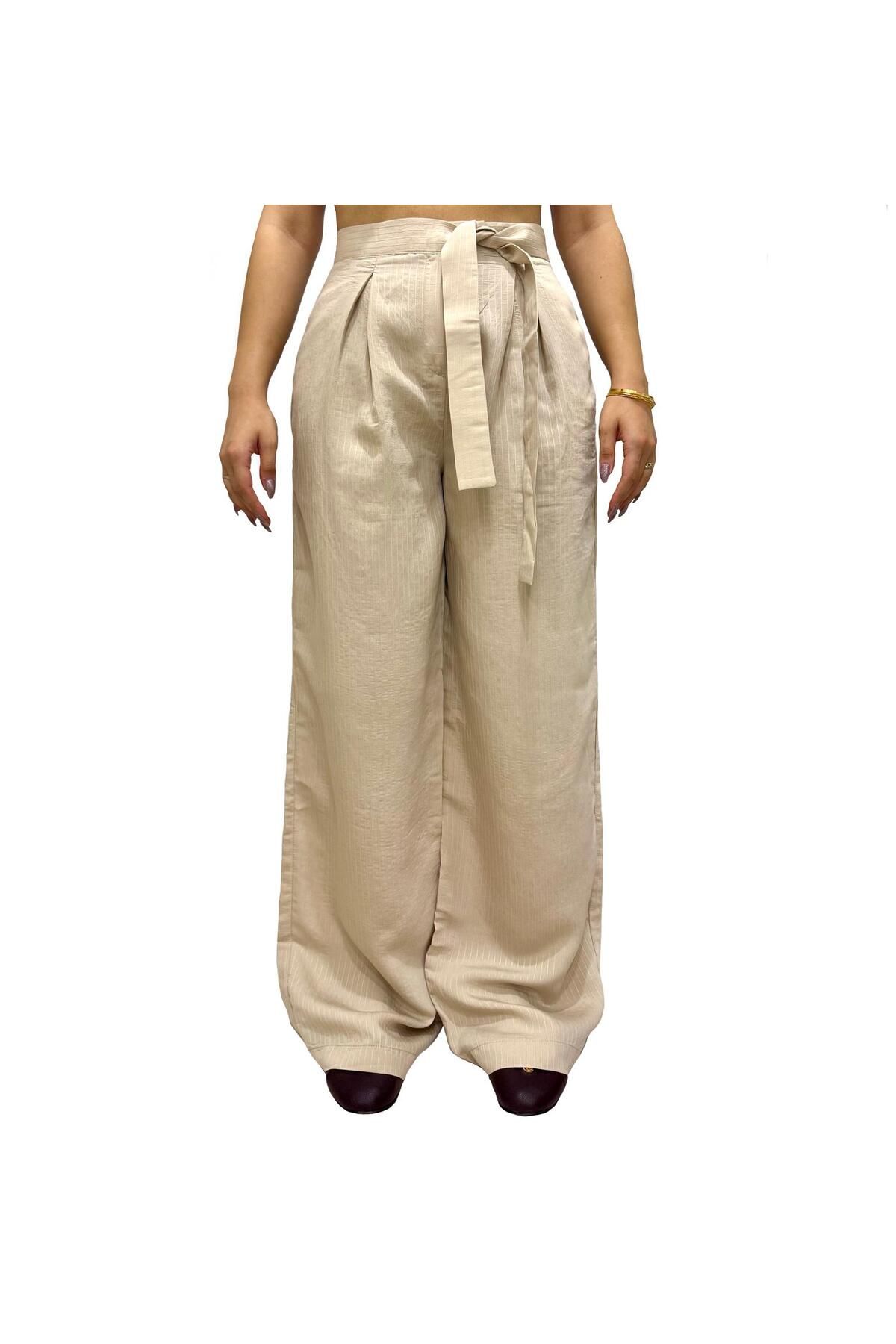 Quzu Beli Bağlama Detaylı Bol Paça Pantolon Bej
