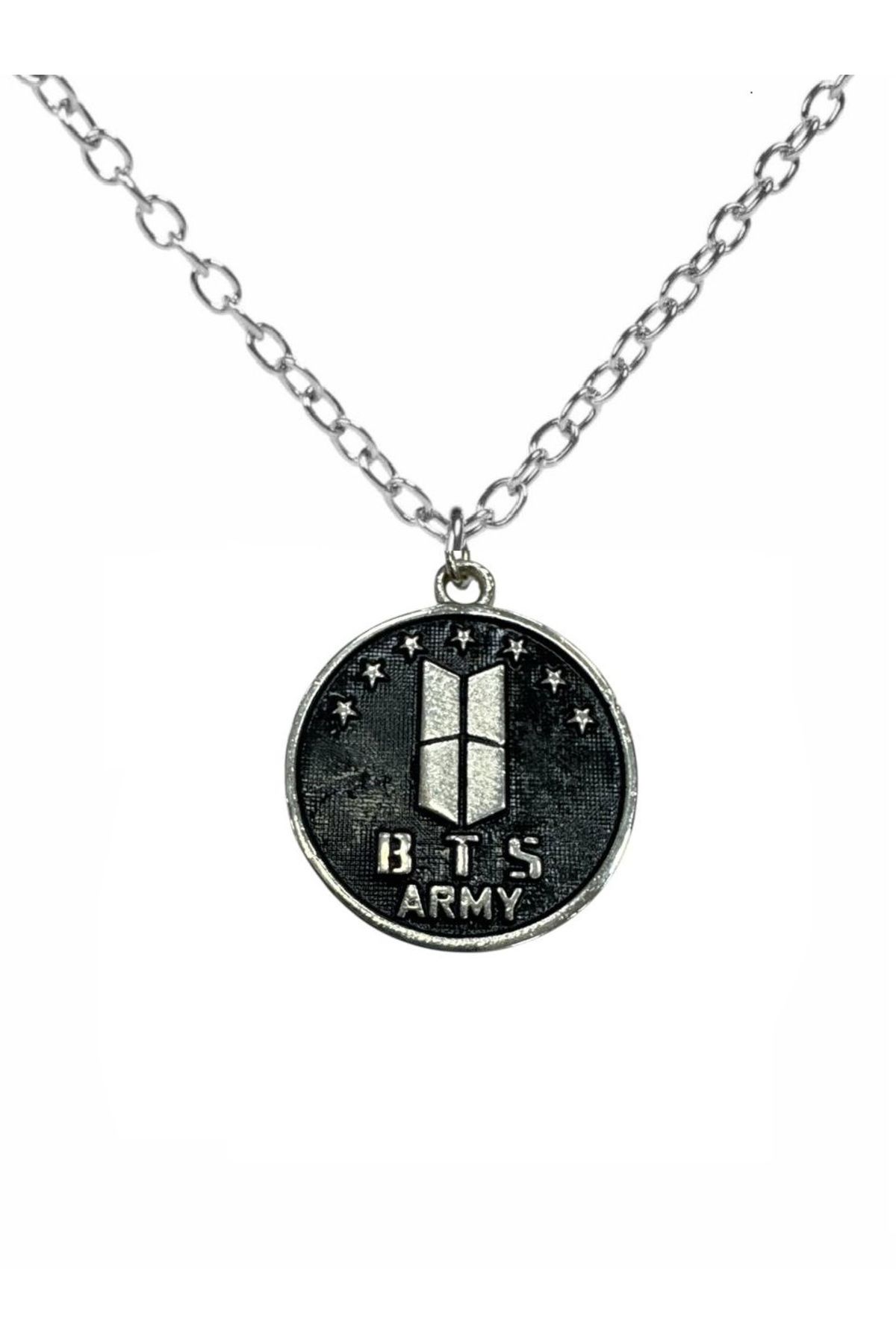 Herşey Nota BTS Army Logolu Siyah Metal Kolye – 60 cm Uzun Zincirli K-Pop Takı
