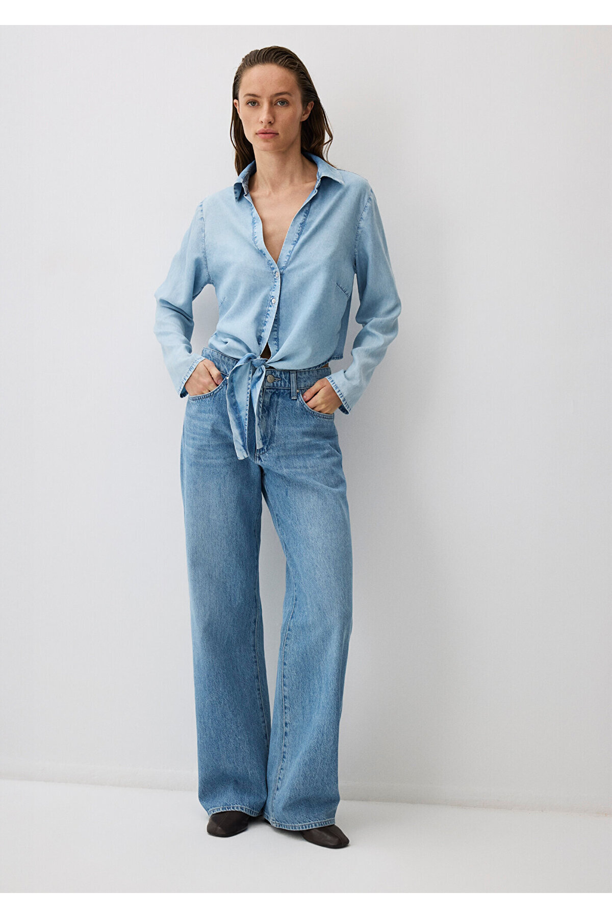 Nadine Mavi Edition Açık Mavi Jean Gömlek Crop / Kısa Kesim 1211164-90600 — فلزی — تصویر 2 از 5