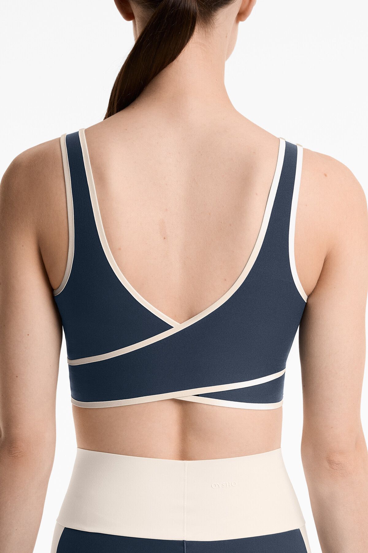 Oysho Perfect-adapt orta destekli çapraz spor sütyeni
