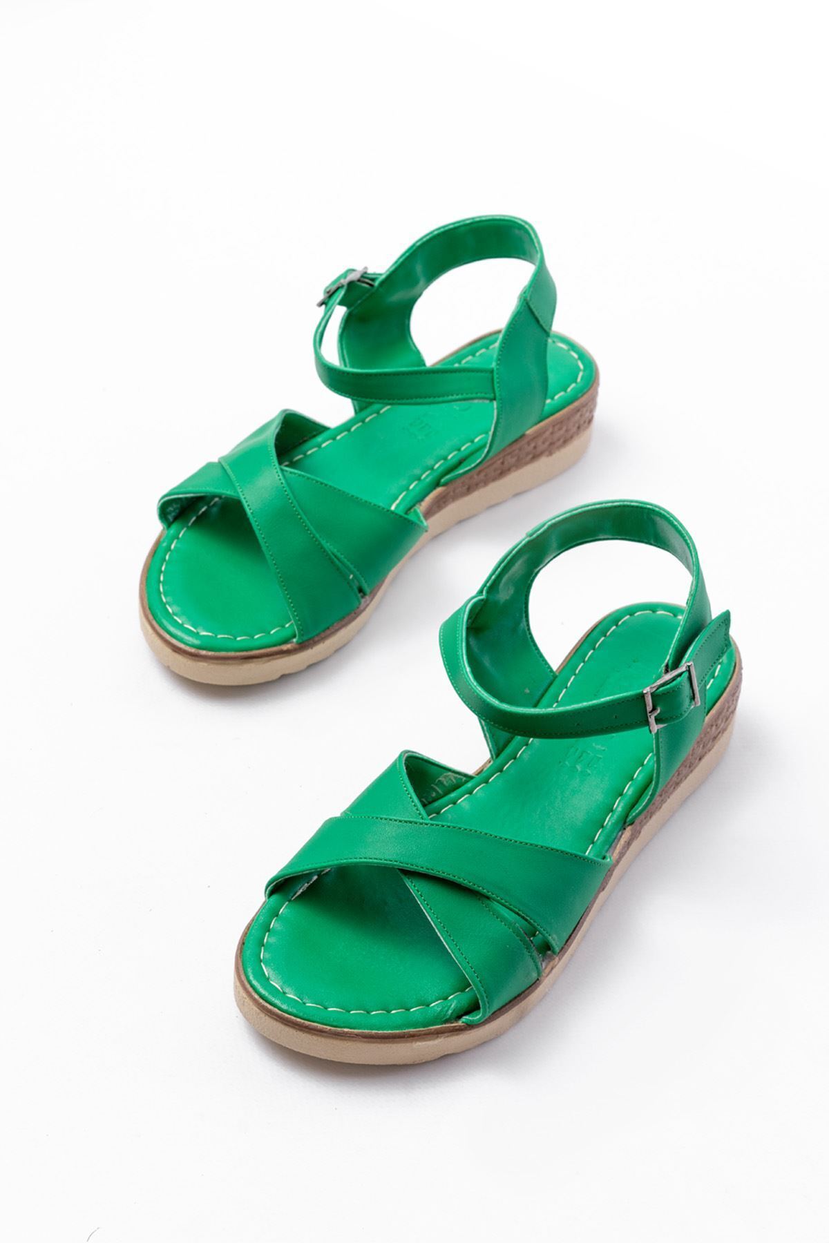 infon shoes creation 692-564 Çimen Yeşili Ortopedik Taban Çapraz Tokalı Kadın Sandalet görsel 3