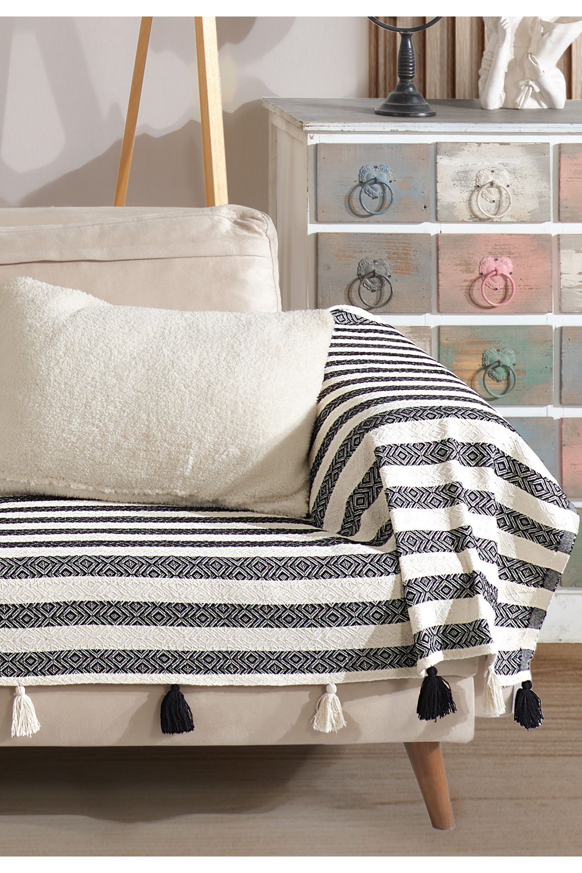 Lux Touch Pera Siyah Püsküllü Kolları Örten Koltuk Örtüsü 300x110 cm 3m Battal Boy Ponponlu Kanepe Divan