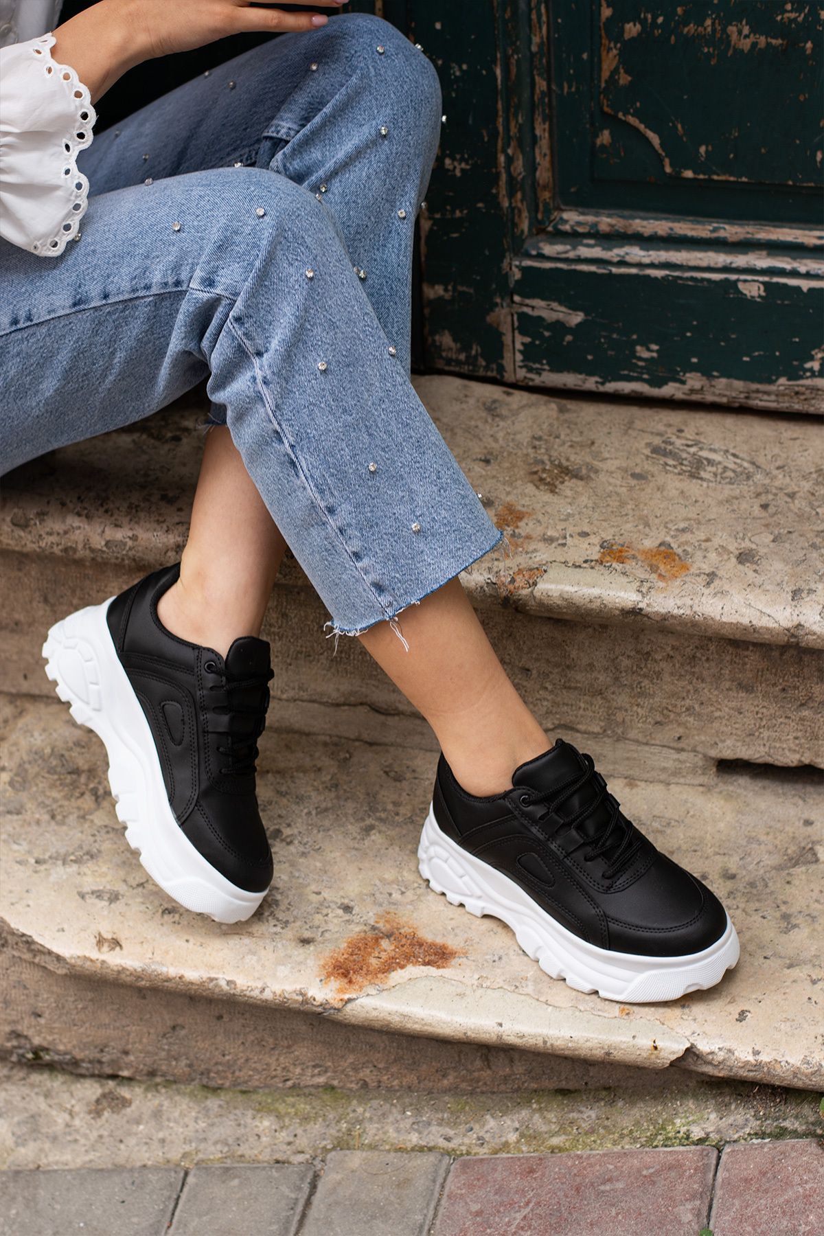 Trendpink Siyah (Beyaz Taban) Günlük Kadın Spor Ayakkabı Bağcıklı Kalın Hafif Yüksek Taban Sneaker