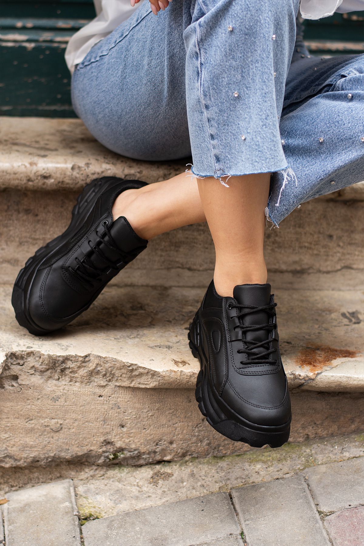 Trendpink Siyah Günlük Kadın Spor Ayakkabı Bağcıklı Kalın Hafif Yüksek Taban Sneaker