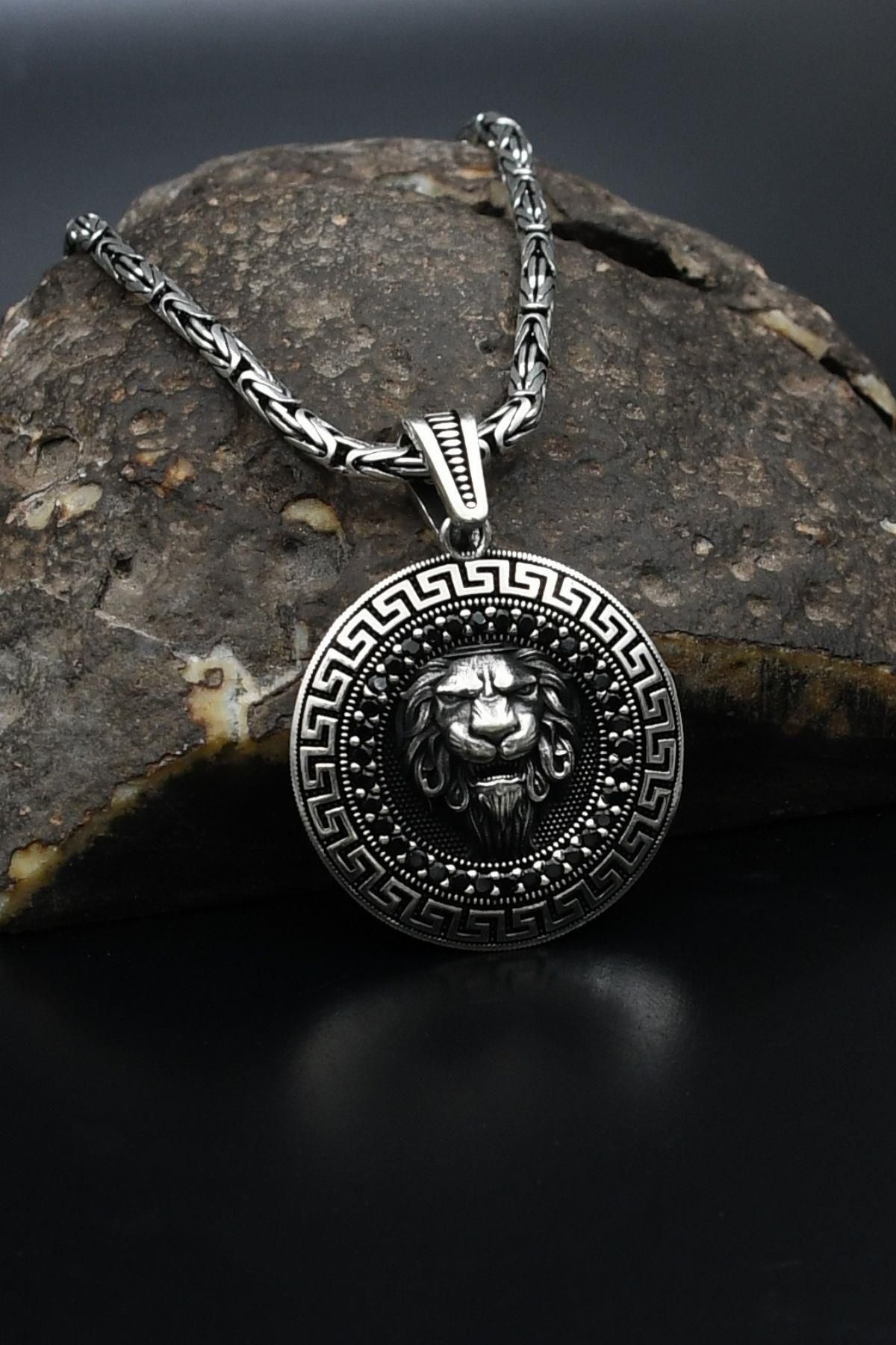 Prestige Aslan Figürlü Mikro Taş Süslemeli Grek Desenli 925 Ayar Gümüş Kolye Kral Zincir 2Mm 901855