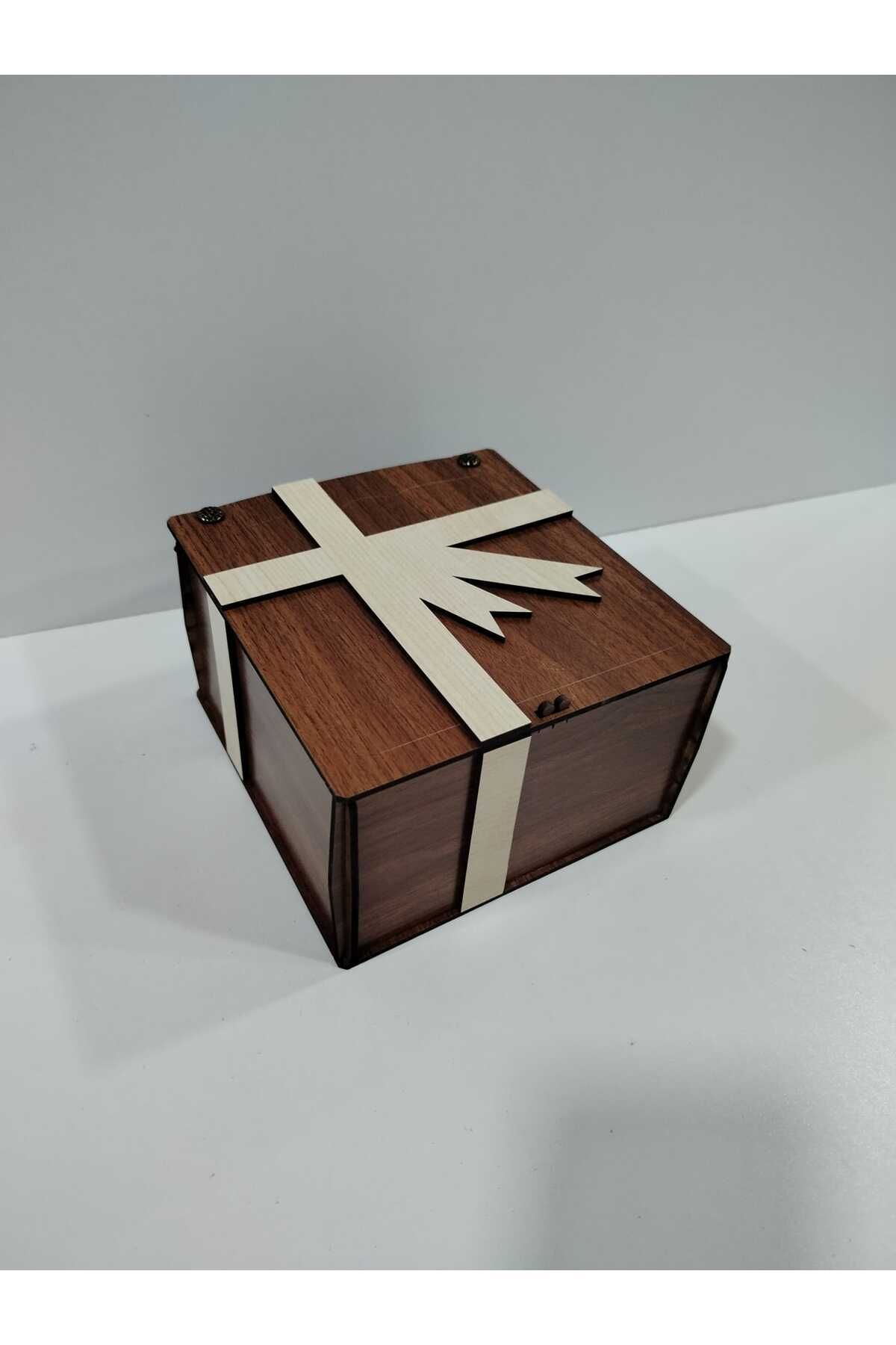 Vuslat Hediyelik Ahşap Ceviz Renk Hediye Kutusu (15x15 cm) Yükseklik 9cm Dekor Krem
