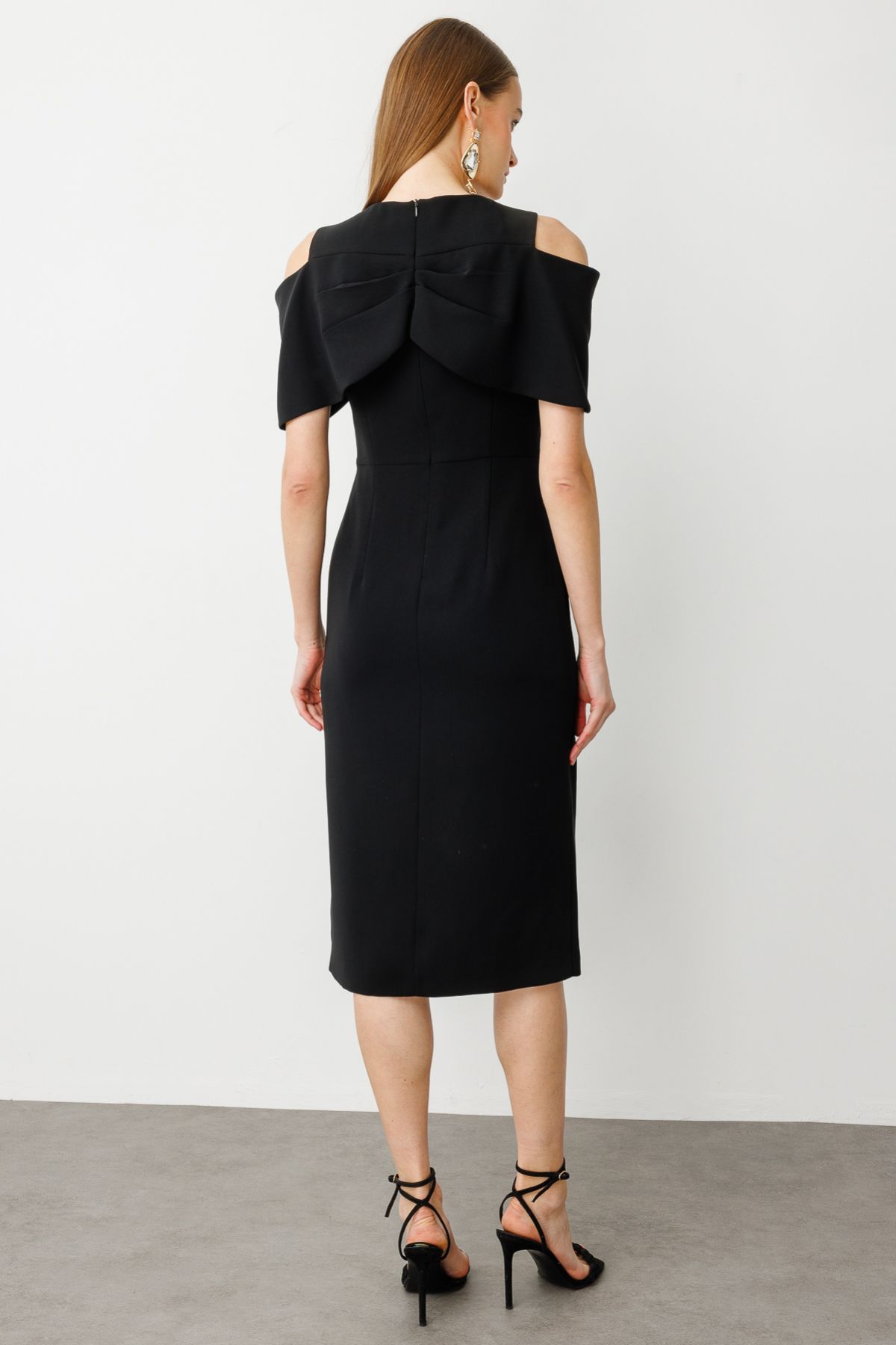 Ekol-Midi Length Dress with Stone Collar and Chain 7