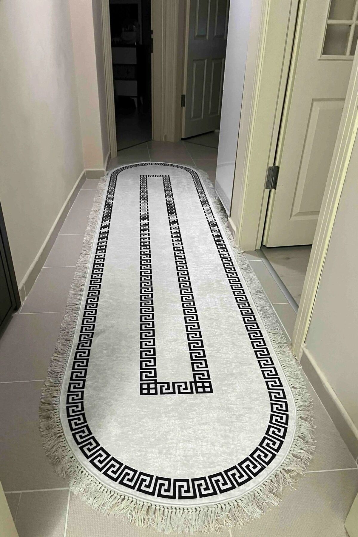 CENTER AVM Oval Beyaz Siyah Yolluk Makinede Yıkanabilir Kaymaz Taban Yolluk