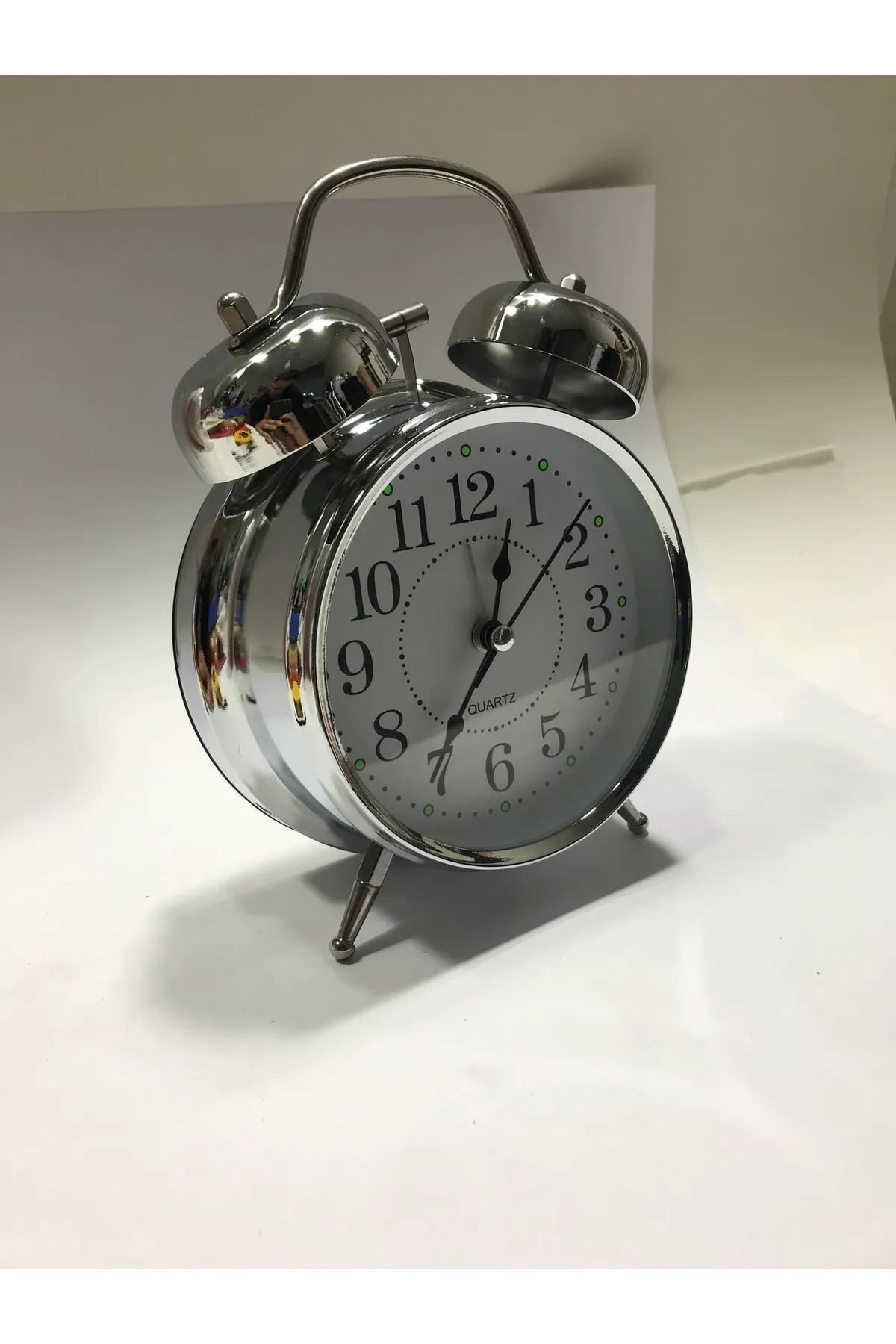 elsmor Gümüş Metal Alarmlı Çalar Saat Şık Hediyelik Ofis Masa Saati 13 cm Orta Boy Pilli Analog Saat