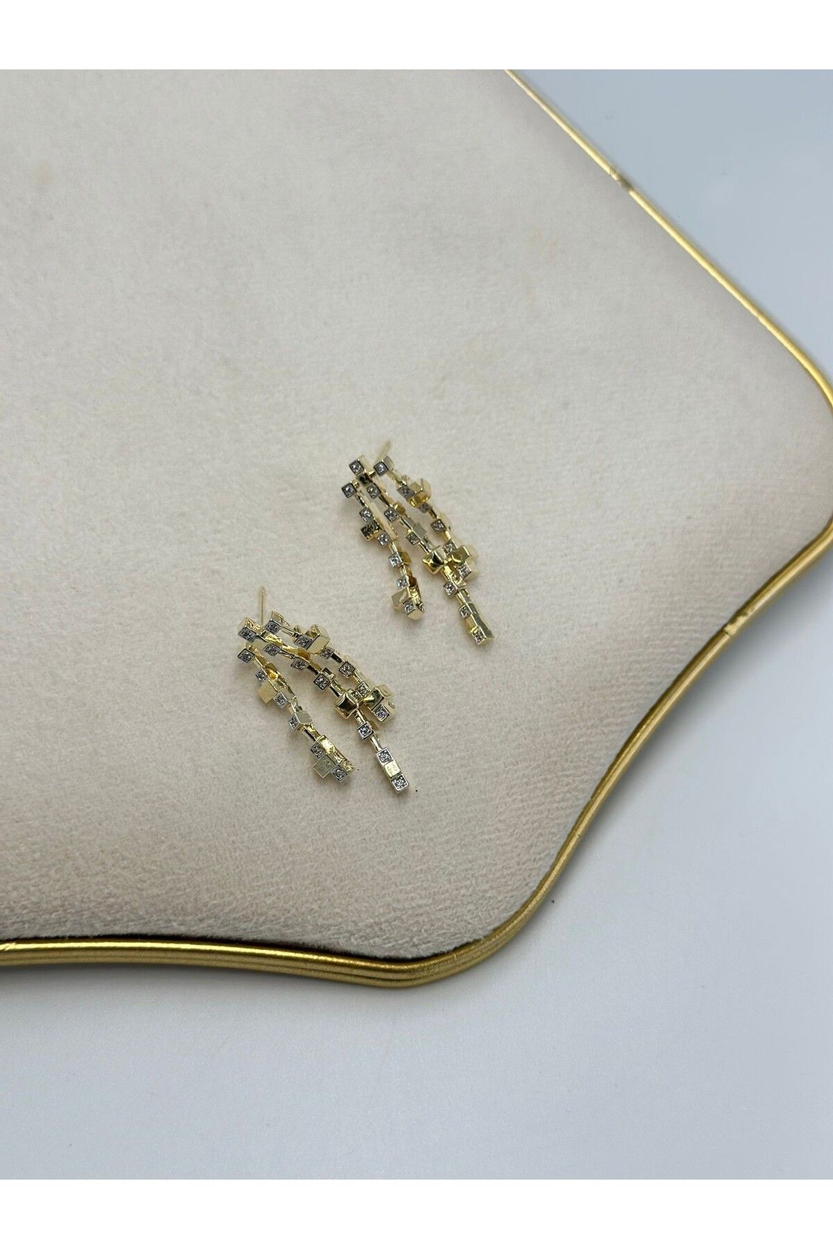 MyladyAccessoriess Çift Renk Ve Küp Detay Sallantılı Küpe