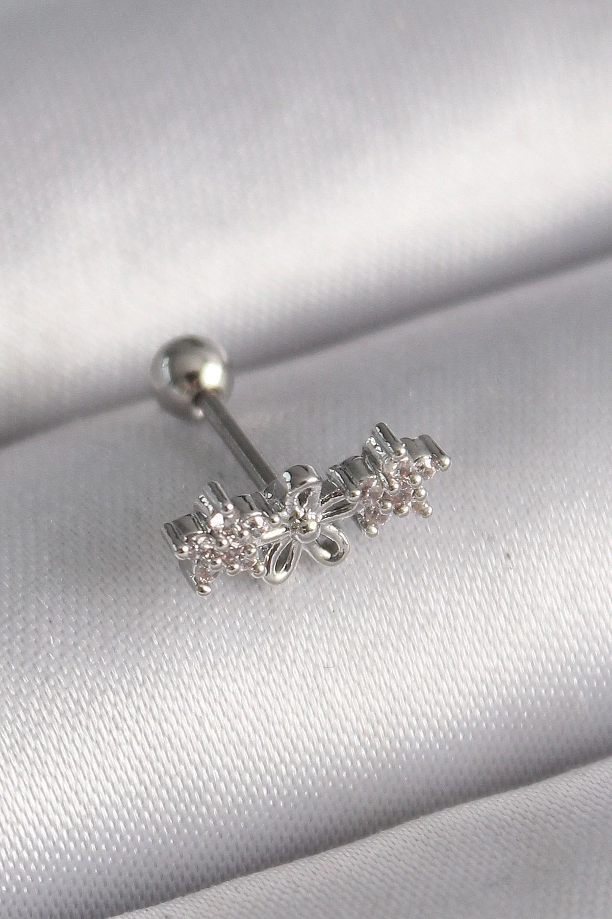 STOREMAX 316L Çelik Gümüş Renk Zirkon Taşlı Çiçek Tragus Piercing