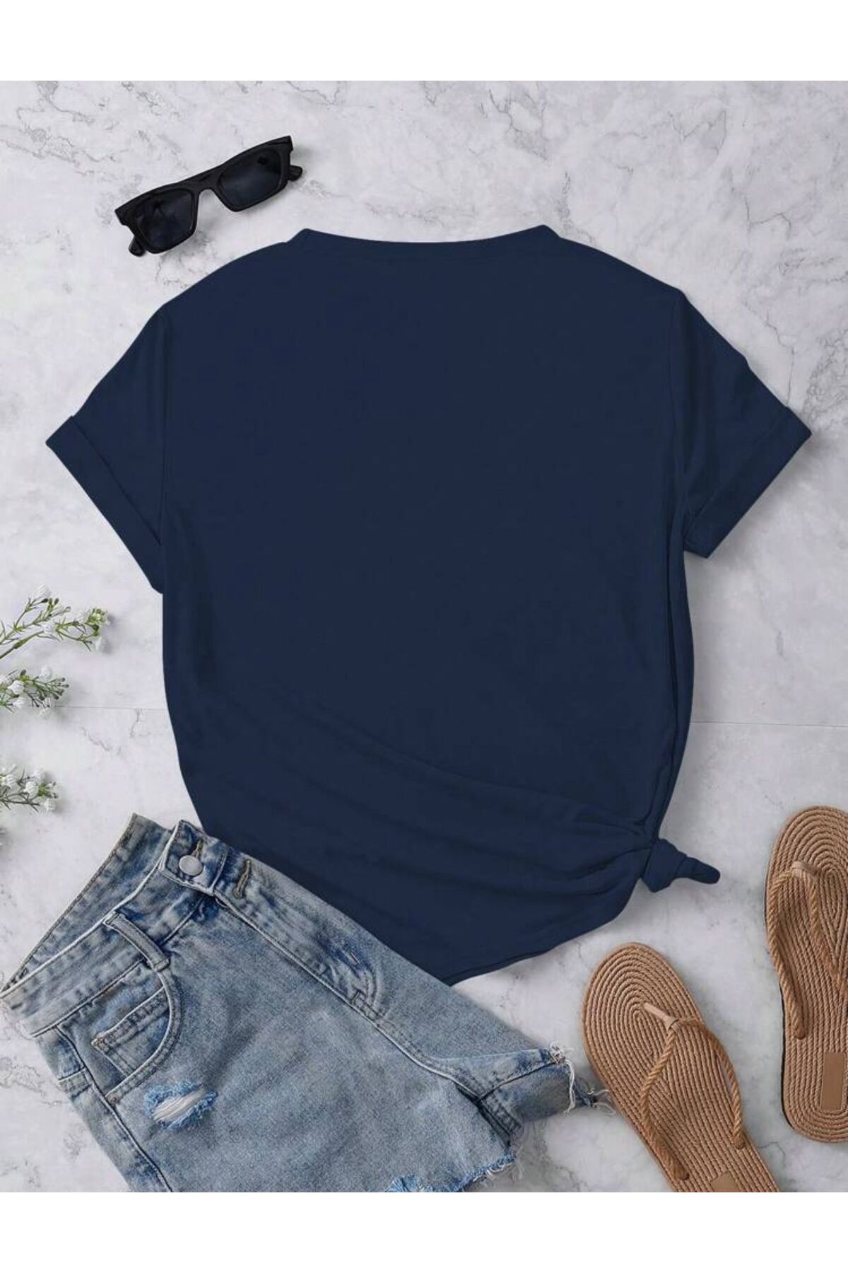 caddekombin  Leopar Desenli Ve Pembe Kurdele Baskılı Pamuk Penye Lacivert Tişört - Görsel 2