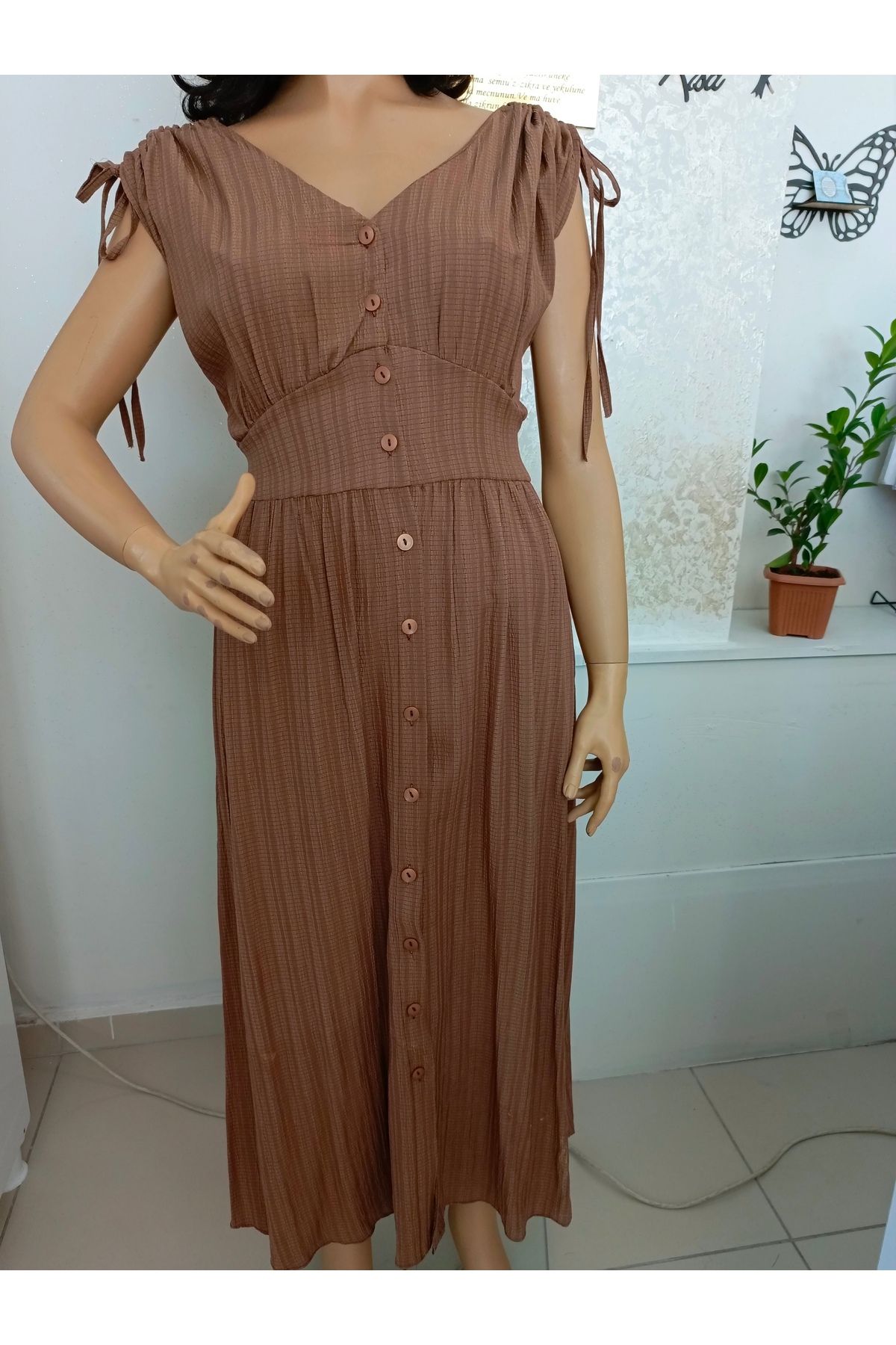 Butik Kadın V Yaka Kol Büzgüllü Önü Düğmeli Elbise