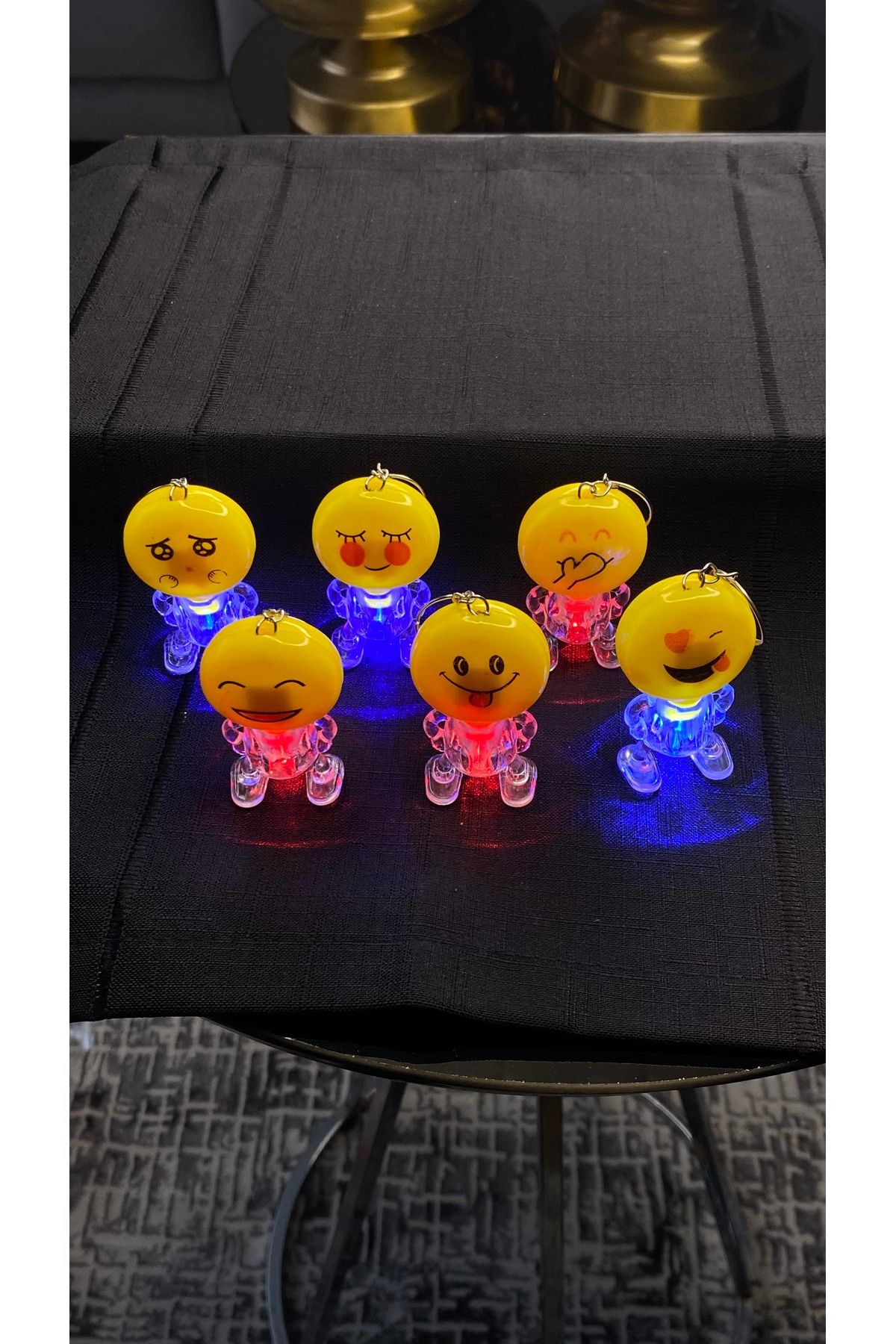 GLOWVİA AKSESUAR Emoji Ailesi Işıklı Anahtarlık Karne Hediyesi 5’li Fiyatıdır
