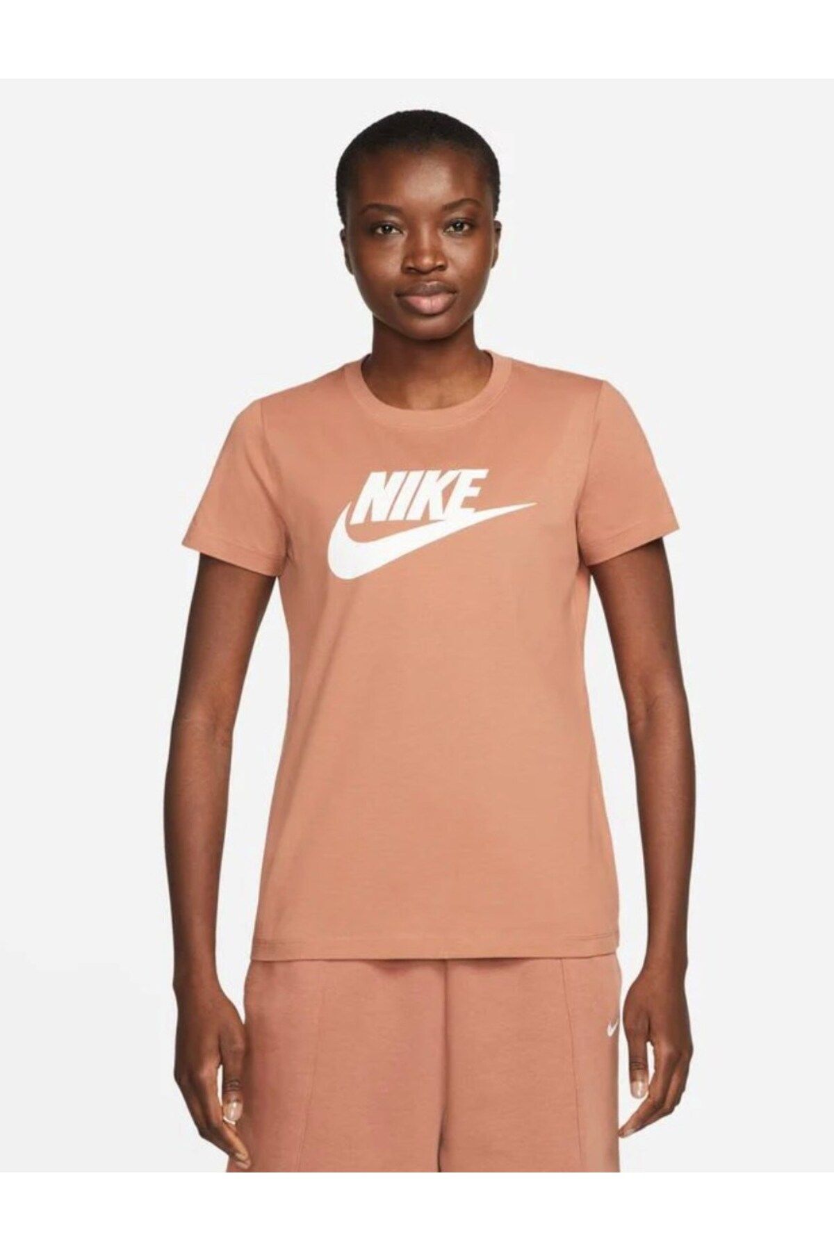 Nike Sportswear Essential Tişört bv6169-215
