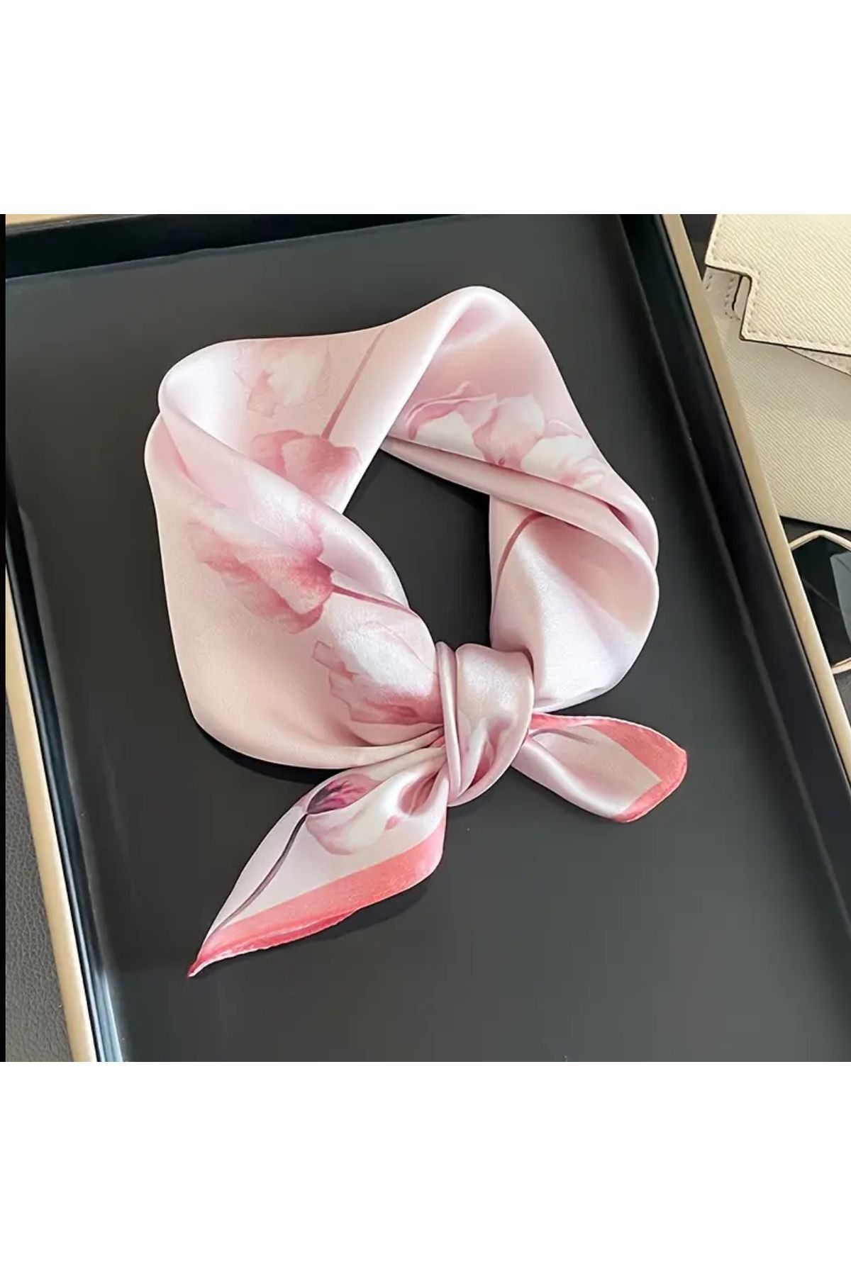 Zess store Pembe Çiçek Desenli Kare Eşarp