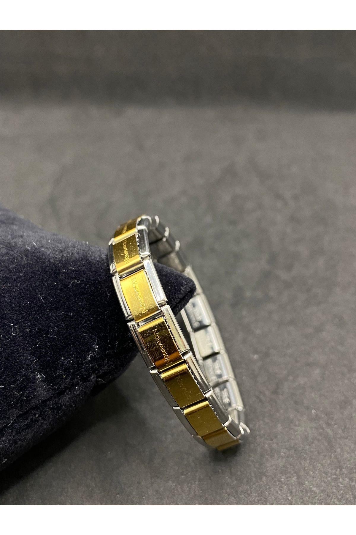 Jiji Jewelery İtalyan Charm Nomination ve Stainless Steel Yazılı Altın Renk Paslanmaz Çelik Bileklik 18 cm 9mm