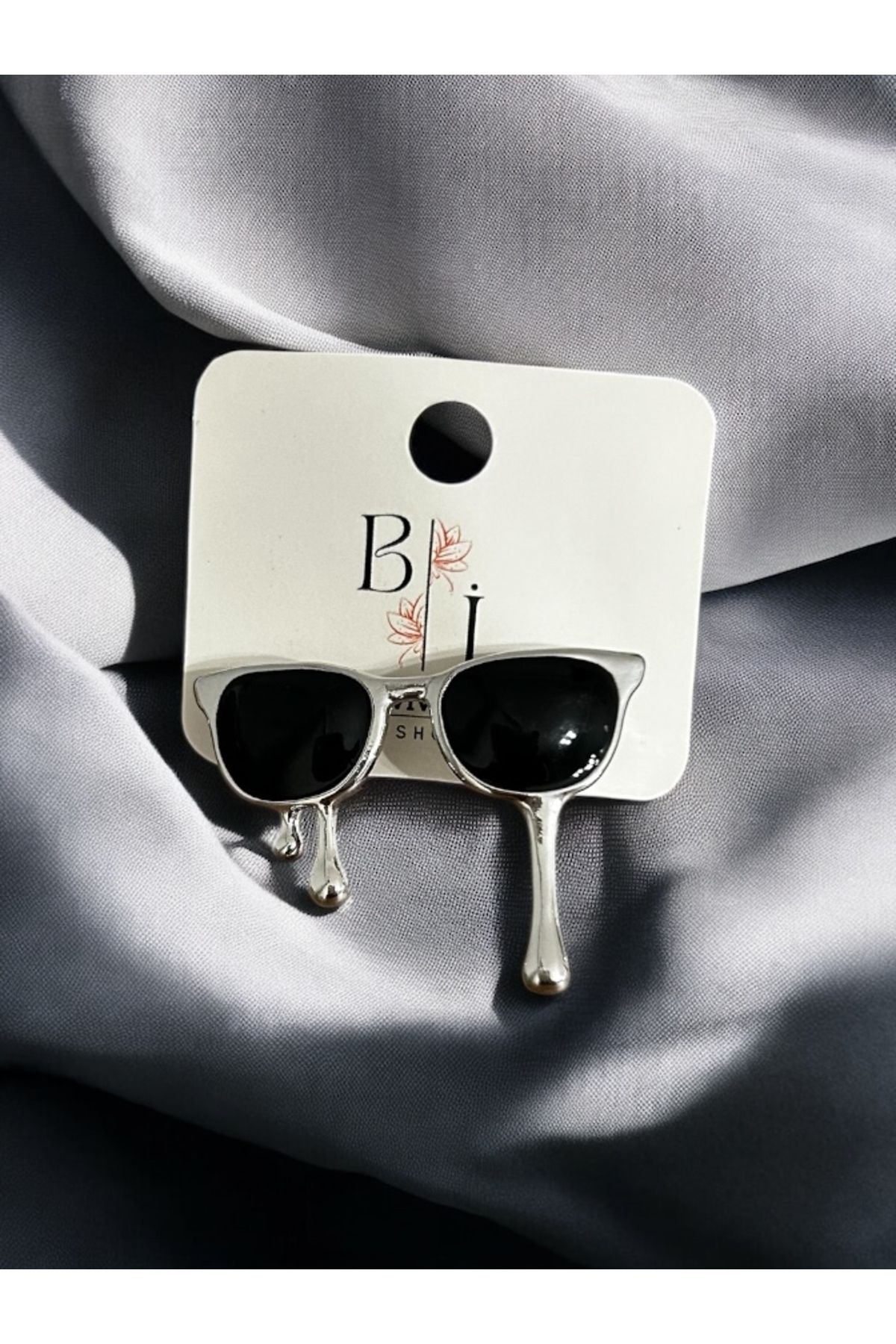 BiVivariShop Silver Gözlük Figürlü Broş – Unisex Stil