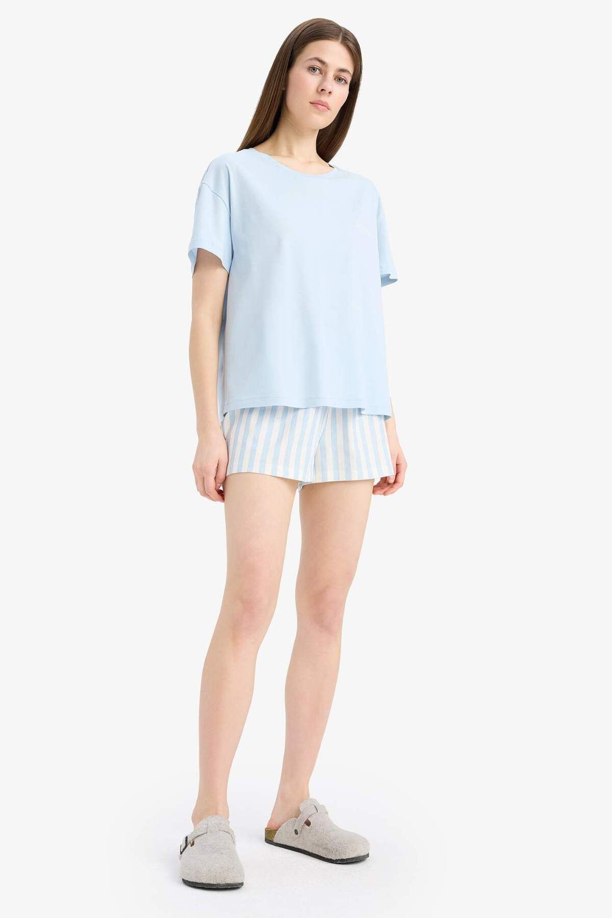 DeFacto Regular Fit Pijama Takımı Kısa Kollu Pijama Üstü Esnek Belli Şort Pijama Altı-Fall in Love E4323AX2