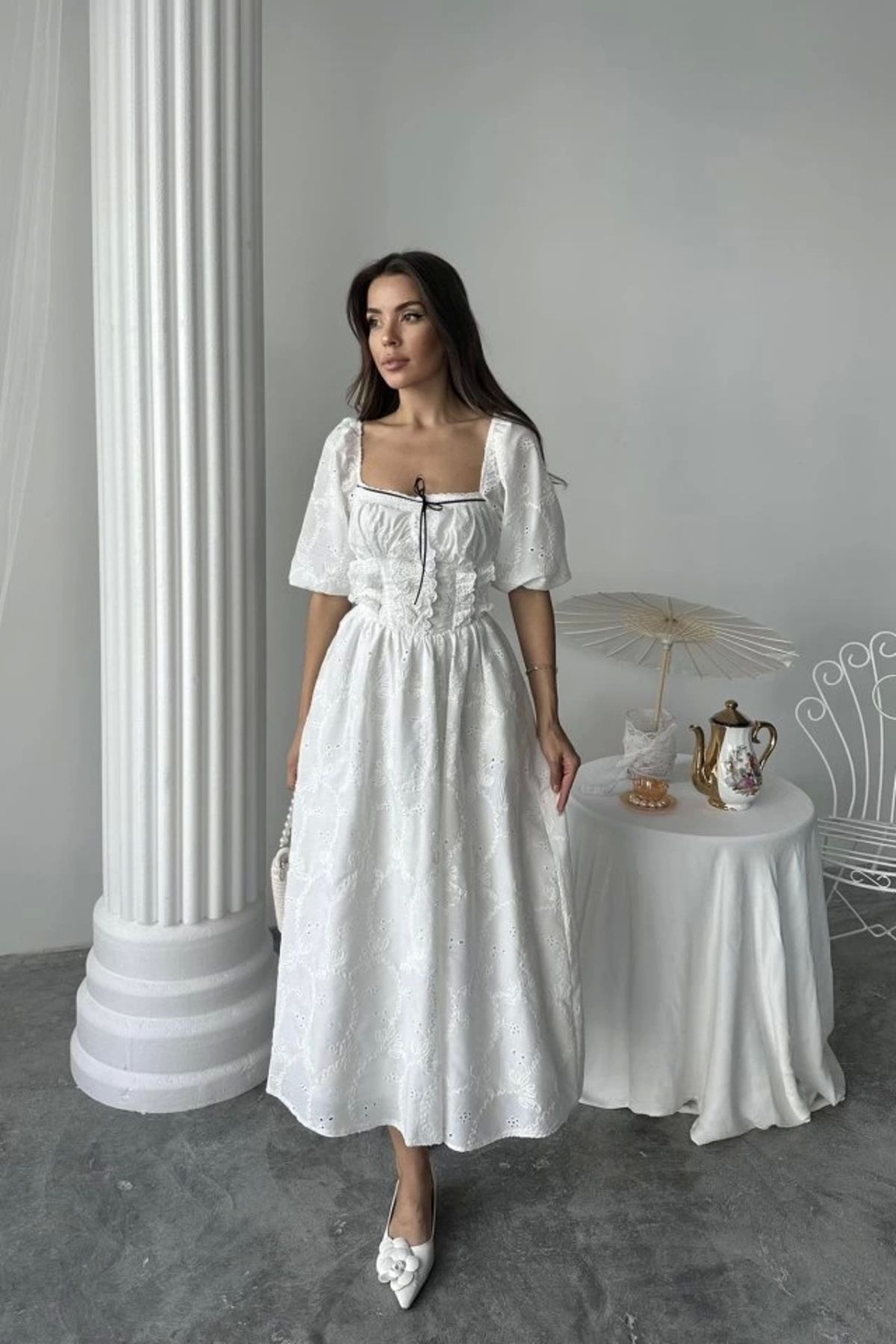 Butik Beyaz Dantel Detaylı Brode Elbise