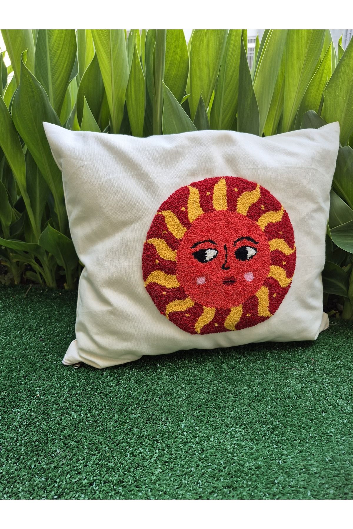 shop El Yapımı Gülen Güneş Motifli Punch Kırlent Kılıfı