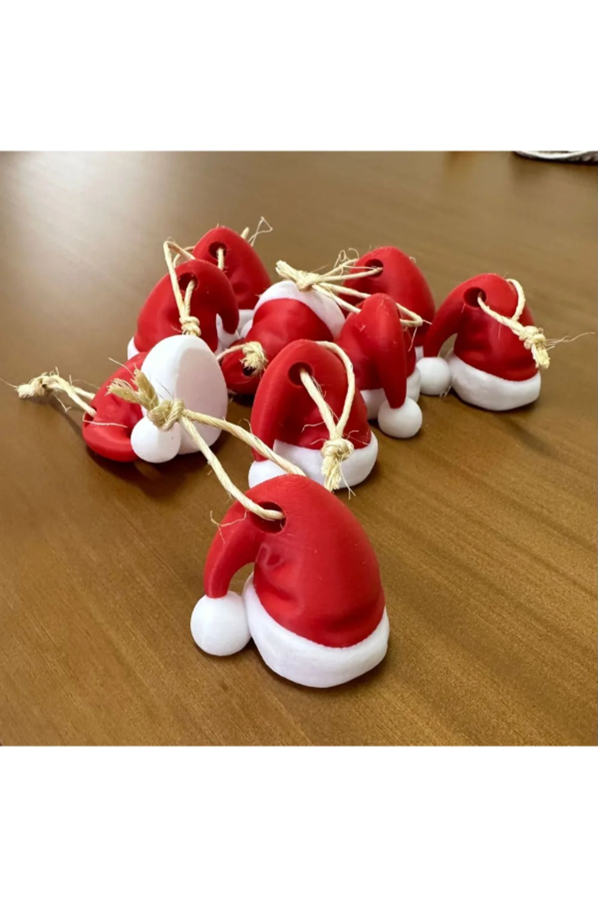 NOMOTHETIC Noel Baba Şapkalı Ağaç Süsü – Yılbaşı Temalı Hediyelik