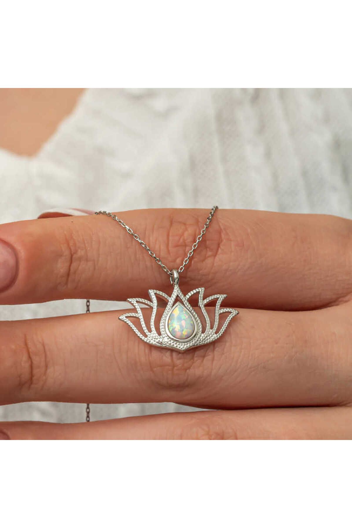 gumusdevri Gümüş Beyaz Opal Taşlı Lotus Kadın Kolye