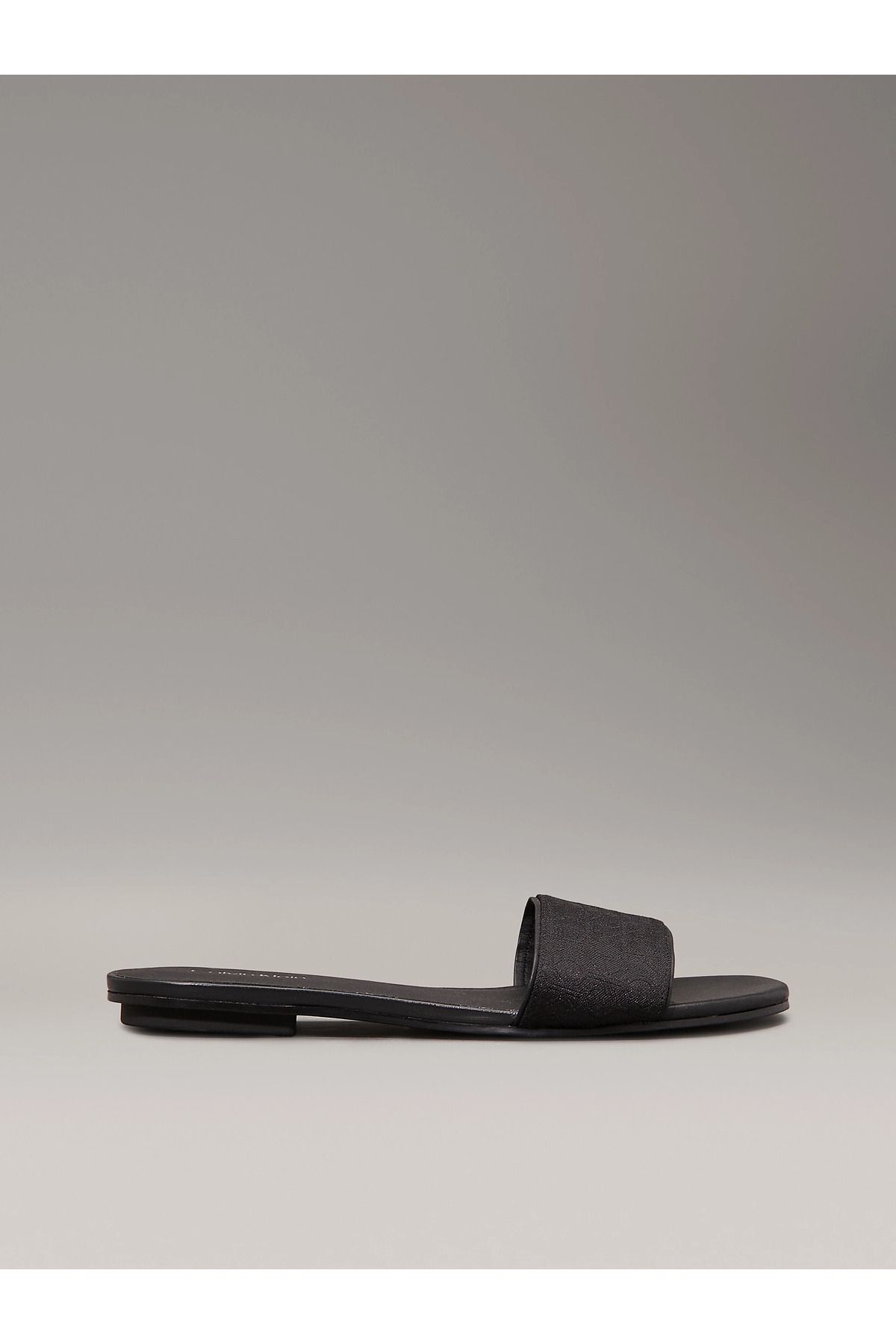 Calvin Klein Kadın CK Monogram Logolu Rahat ve Düz Taban Siyah Terlik HW0HW02388-BEH