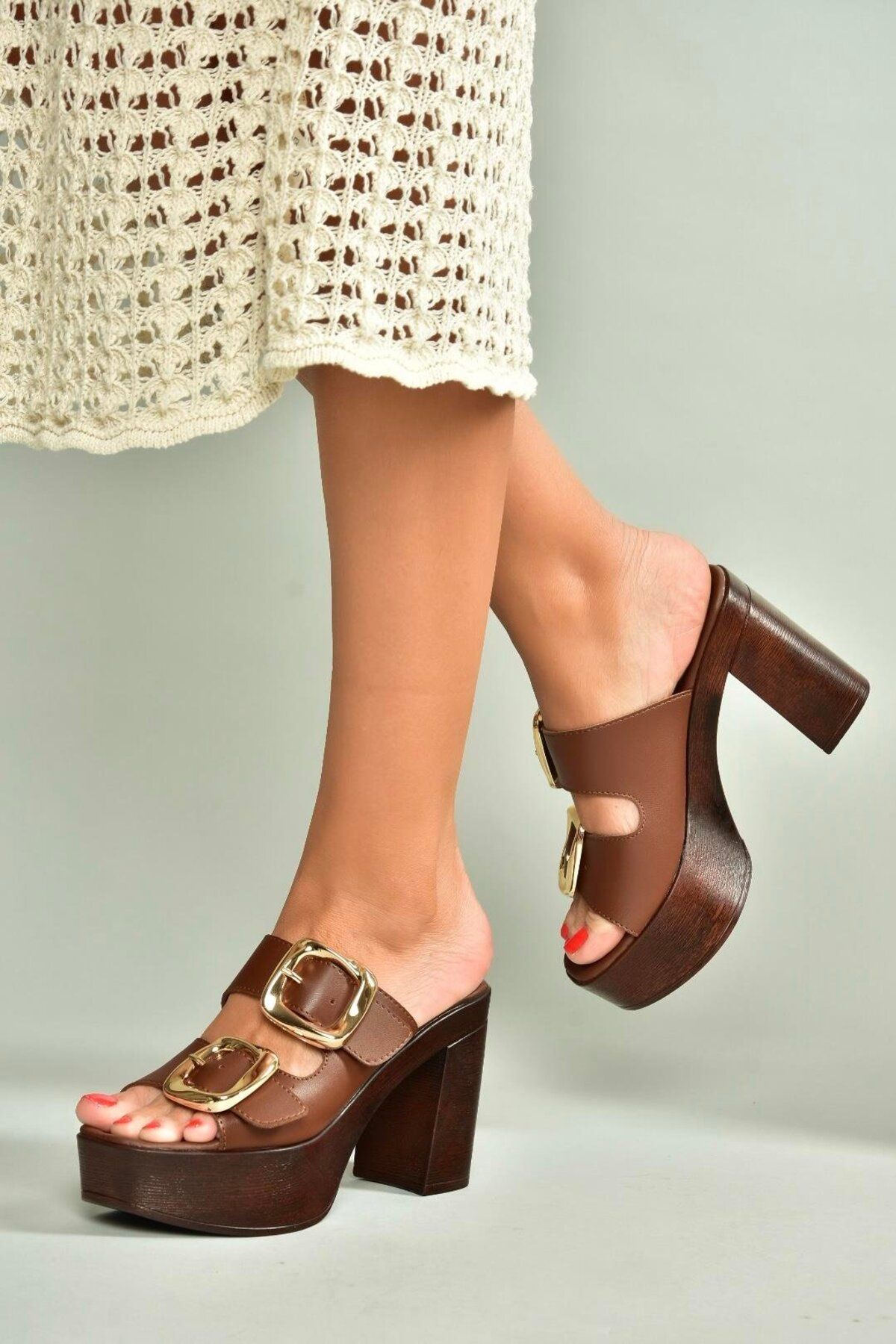 Fox Shoes U820376609 Kahverengi Kalın Topuklu Kadın Terlik
