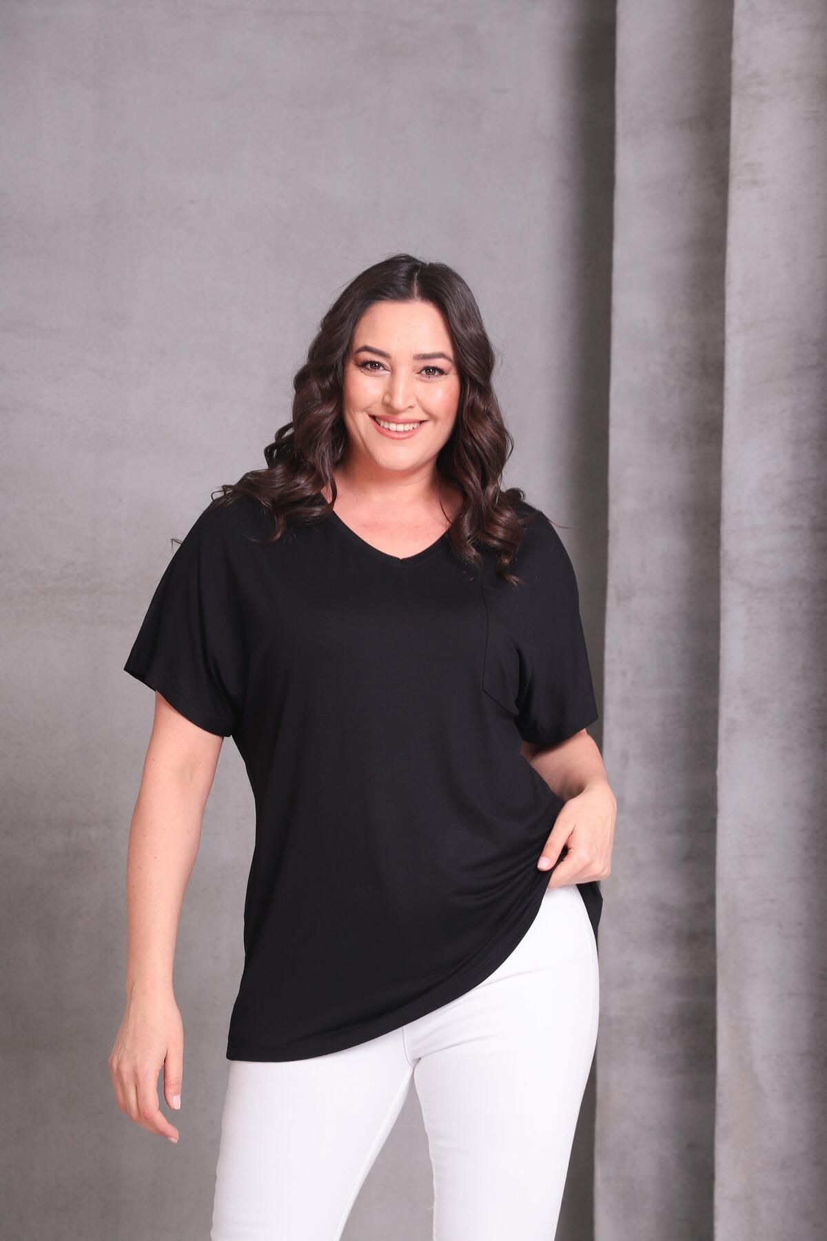 Ebsumu Kadın Büyük Beden Tek Cep Detay Basic Siyah Tişört